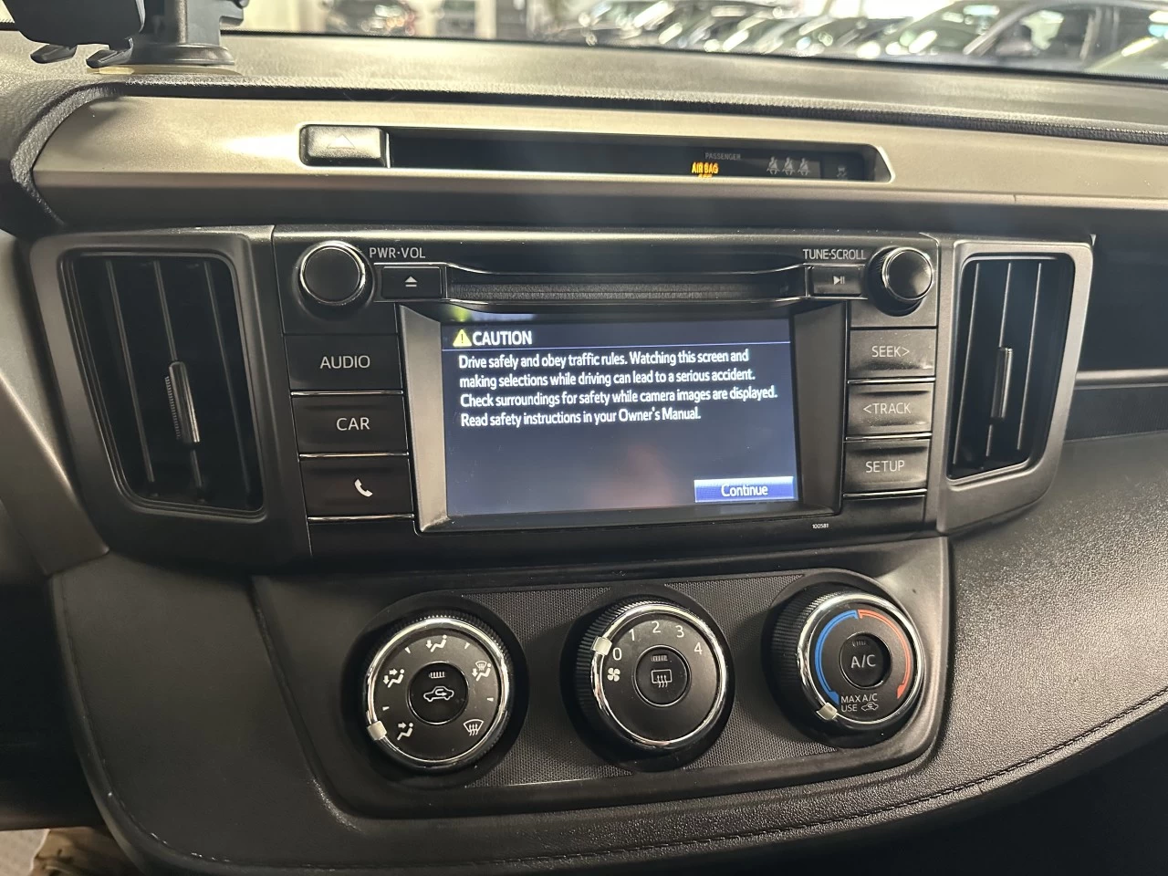 2018 Toyota RAV4
                                                    LE Main Image