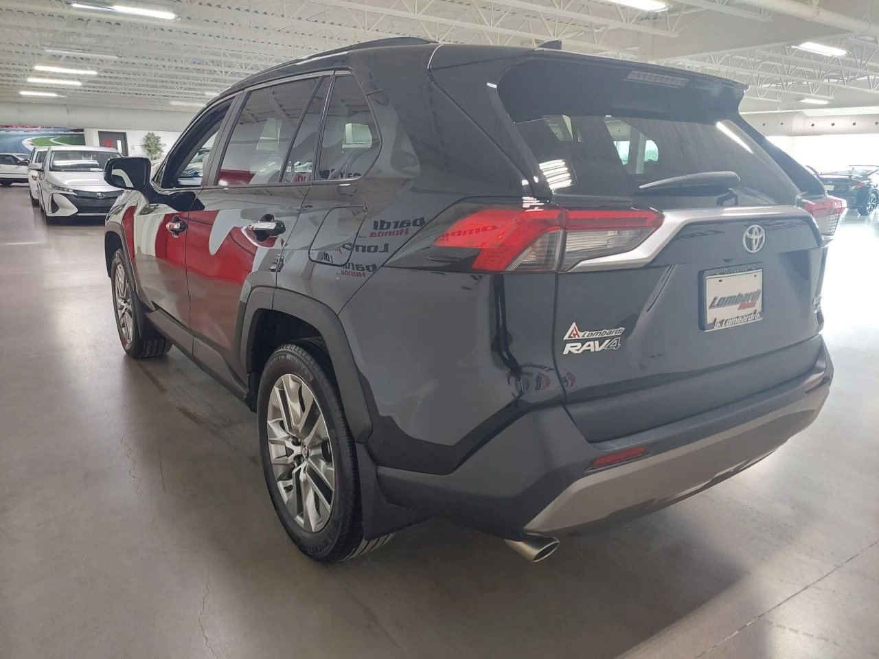 2020 Toyota RAV4
                                                    LIMITED Image principale
