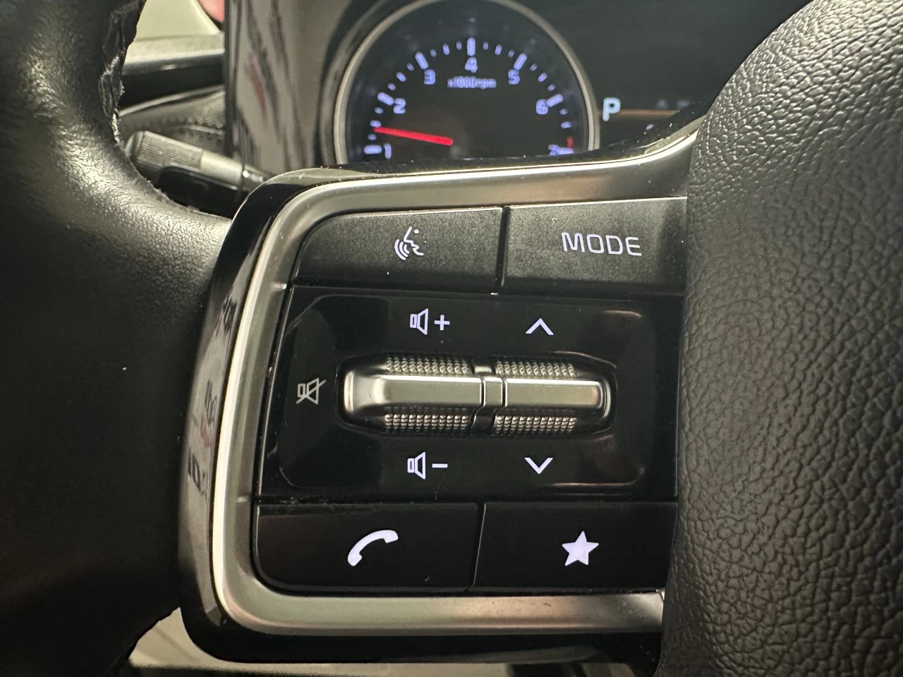 2024 Kia Carnival LX+ Main Image