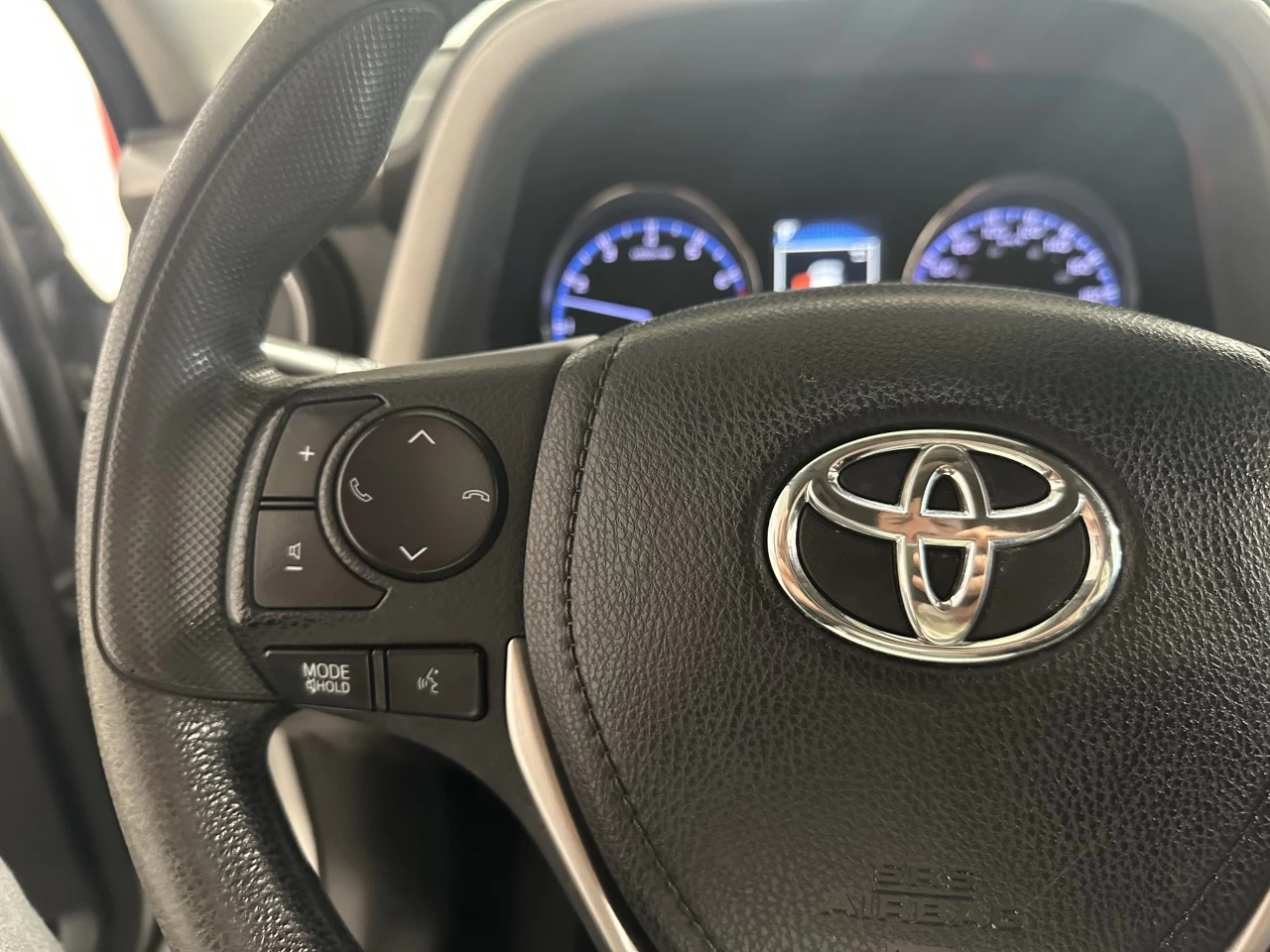 2018 Toyota RAV4 LE Image principale