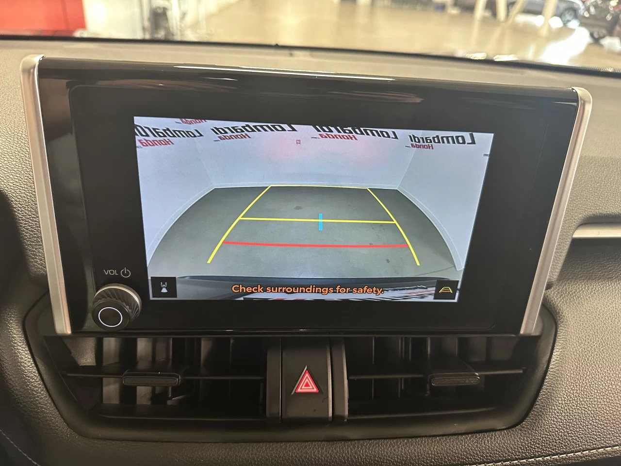 2023 Toyota RAV4
                                                    LE Image principale