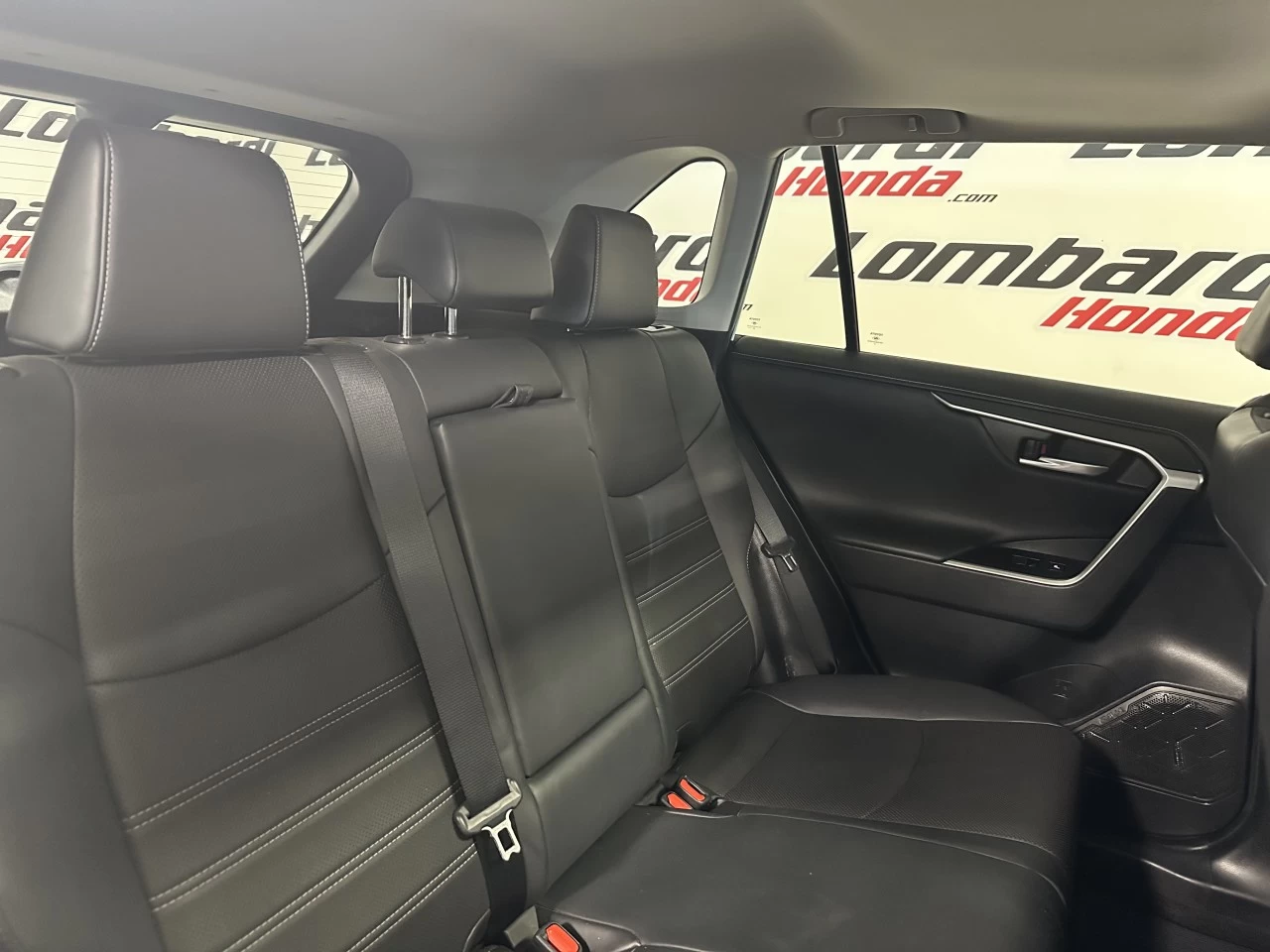2021 Toyota RAV4
                                                    Limited Image principale