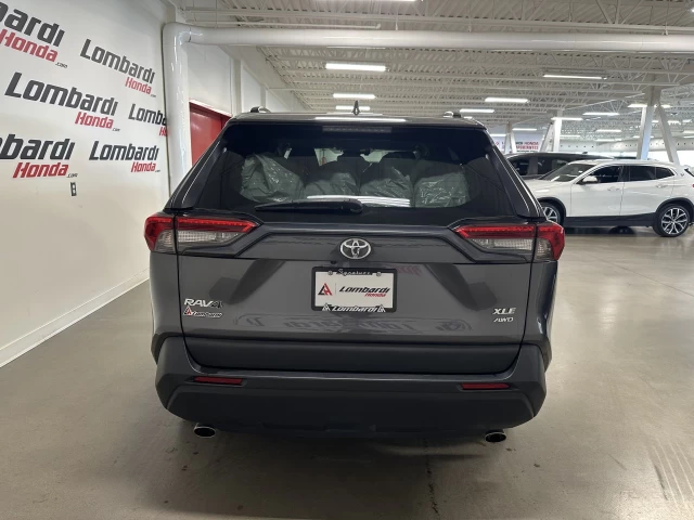 Toyota RAV4 XLE 2021