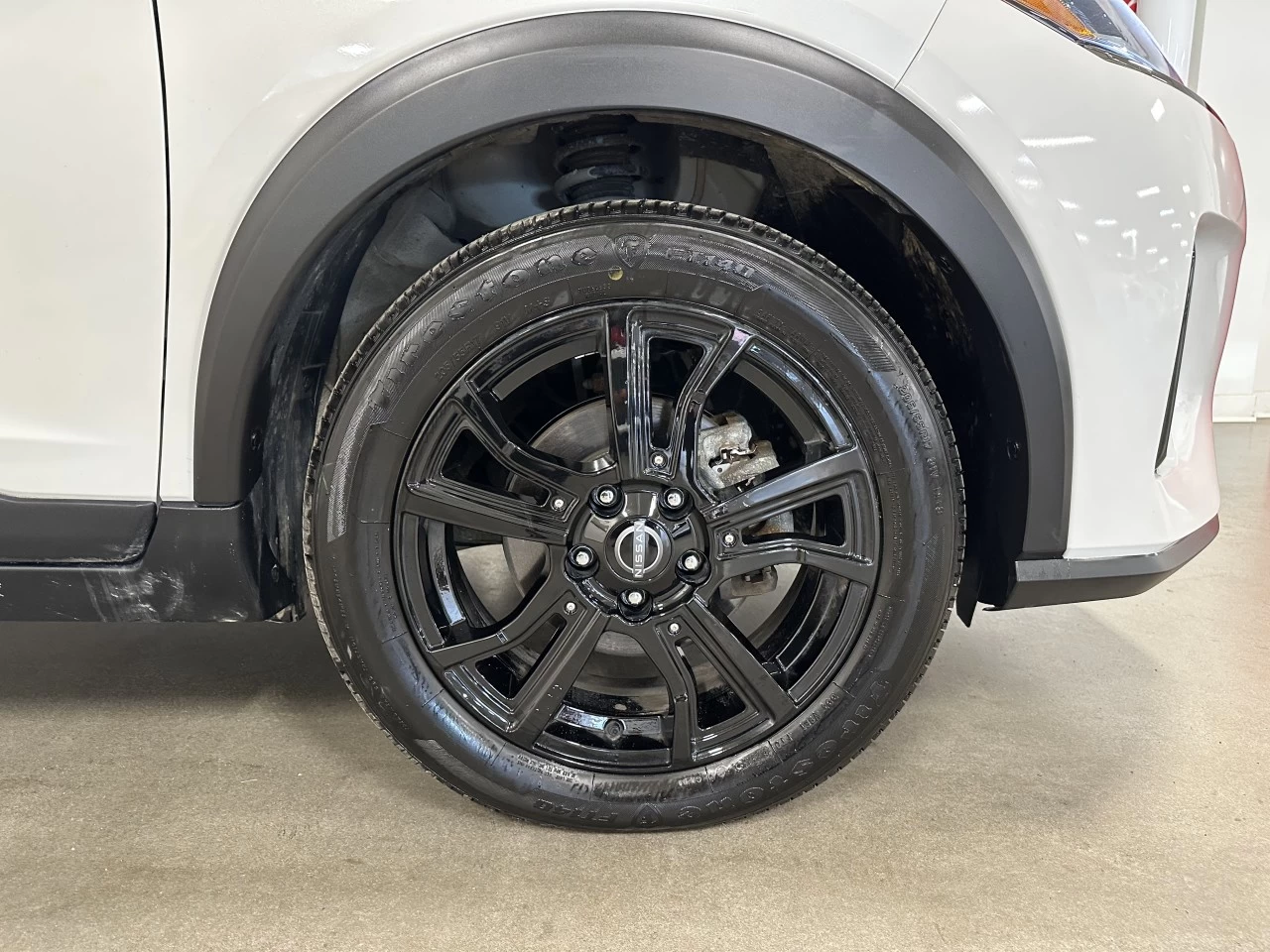 2023 Nissan Kicks SR https://www.lombardihonda.com/resize/b990ff35b810a3abc0cc817b2ca24889-1