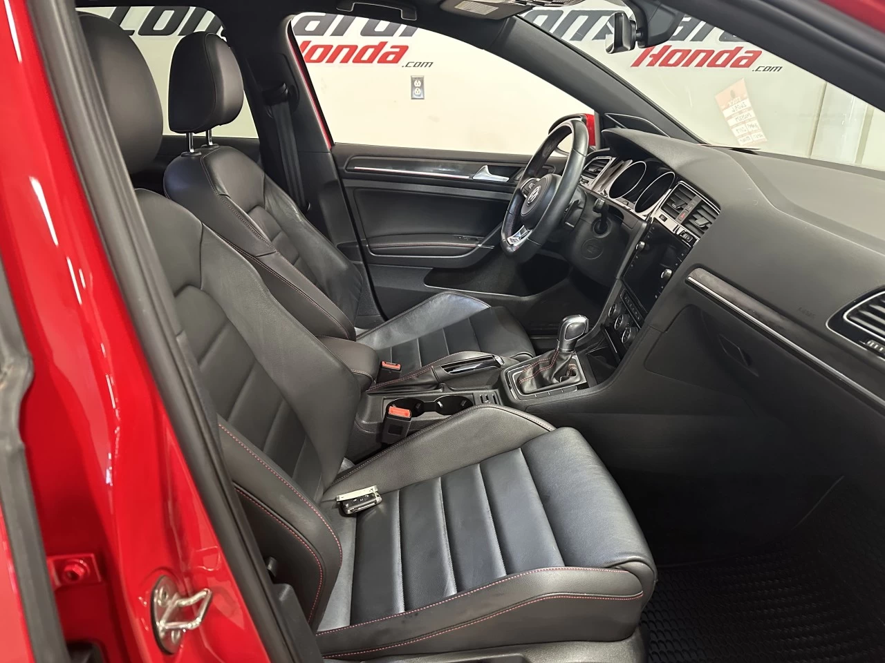 2019 Volkswagen Golf Auto Main Image