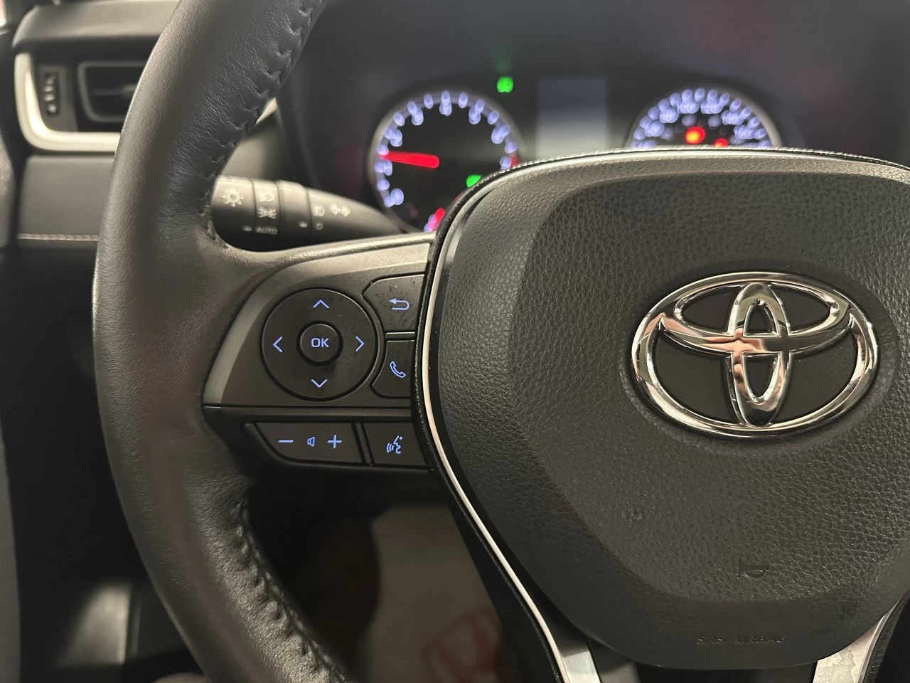 2021 Toyota RAV4 XLE https://www.lombardihonda.com/resize/b990ff35b810a3abc0cc817b2ca24889-1