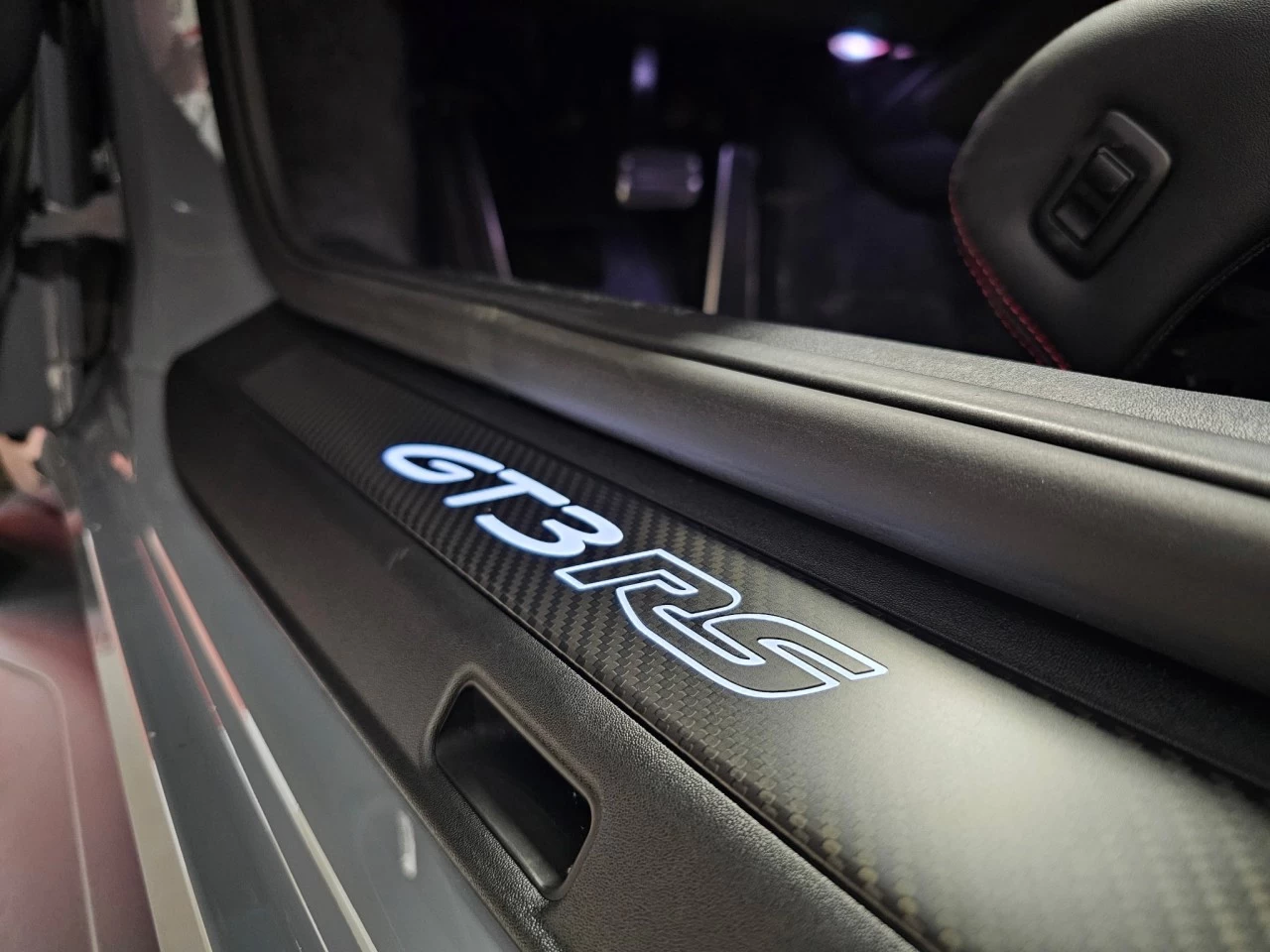 2024 Porsche 911 GT3 RS https://www.lombardihonda.com/resize/b990ff35b810a3abc0cc817b2ca24889-1