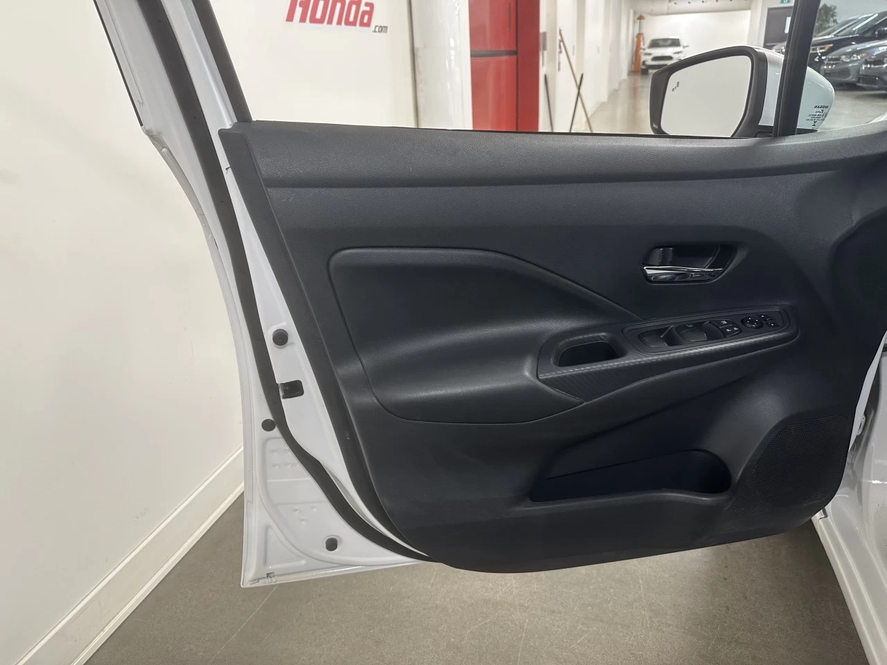 2023 Nissan Versa SV Image principale
