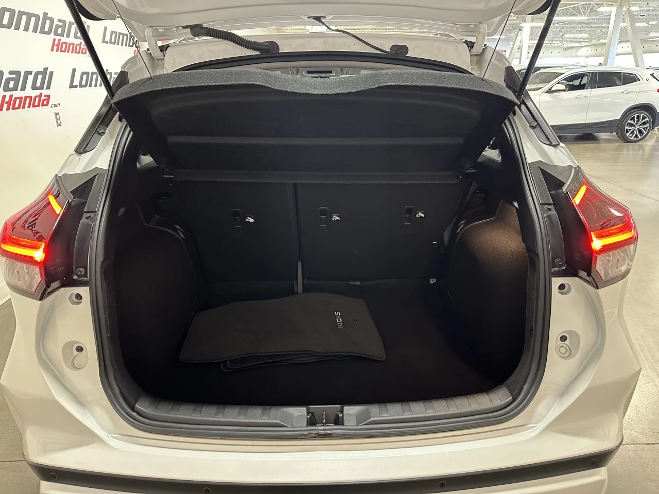 2023 Nissan Kicks SR https://www.lombardihonda.com/resize/b990ff35b810a3abc0cc817b2ca24889-1