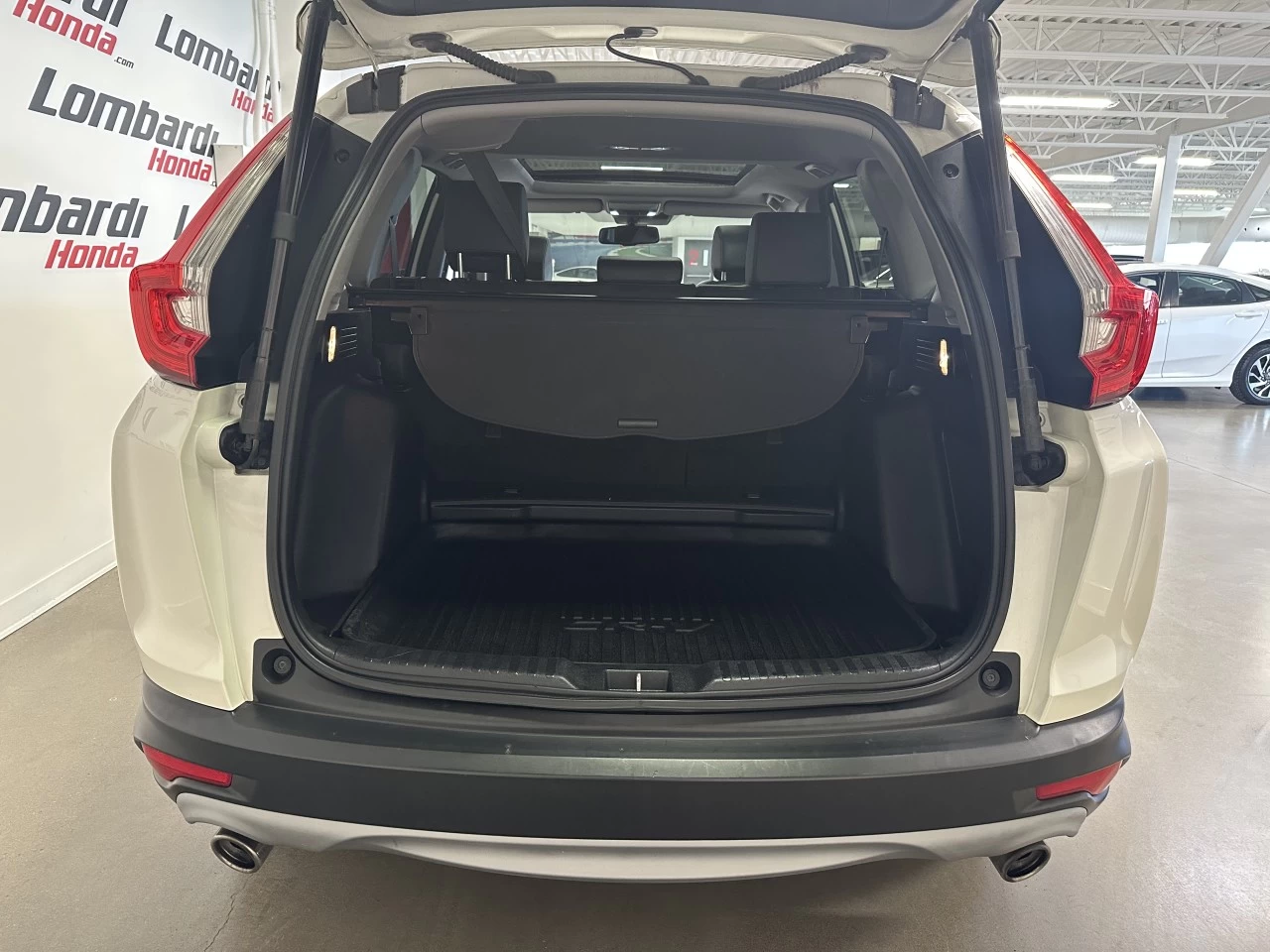 2017 Honda CR-V
                                                    Touring Main Image
