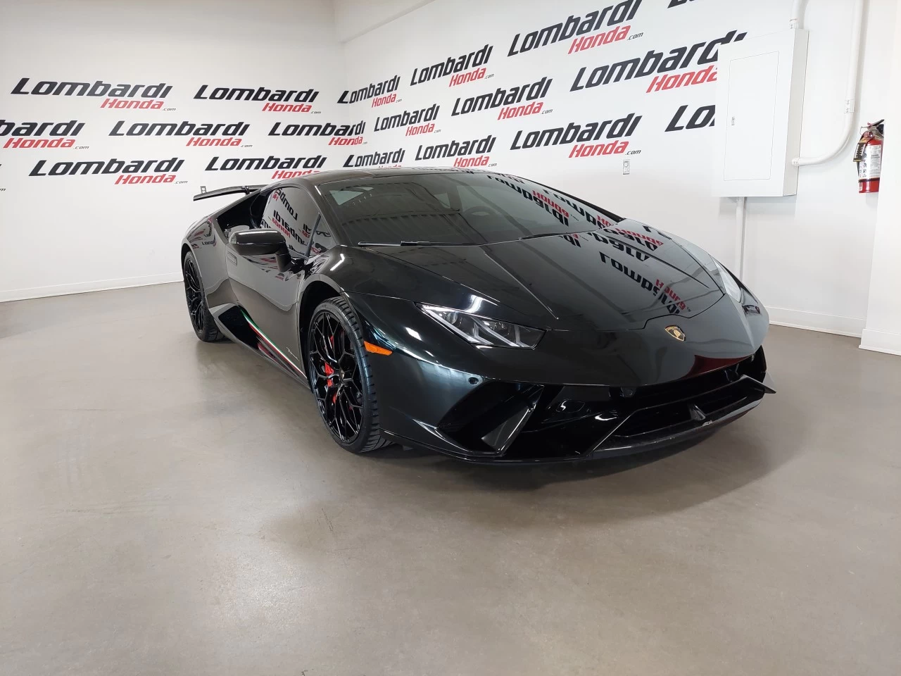 2018 Lamborghini Huracan Performante CPO 12Mois+ https://www.lombardihonda.com/resize/b990ff35b810a3abc0cc817b2ca24889-1