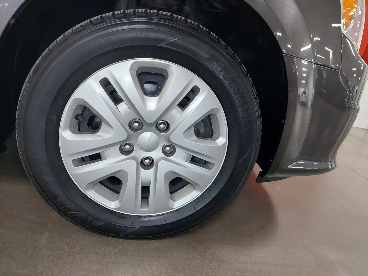 2019 Dodge Grand Caravan
                                                    SXT Main Image