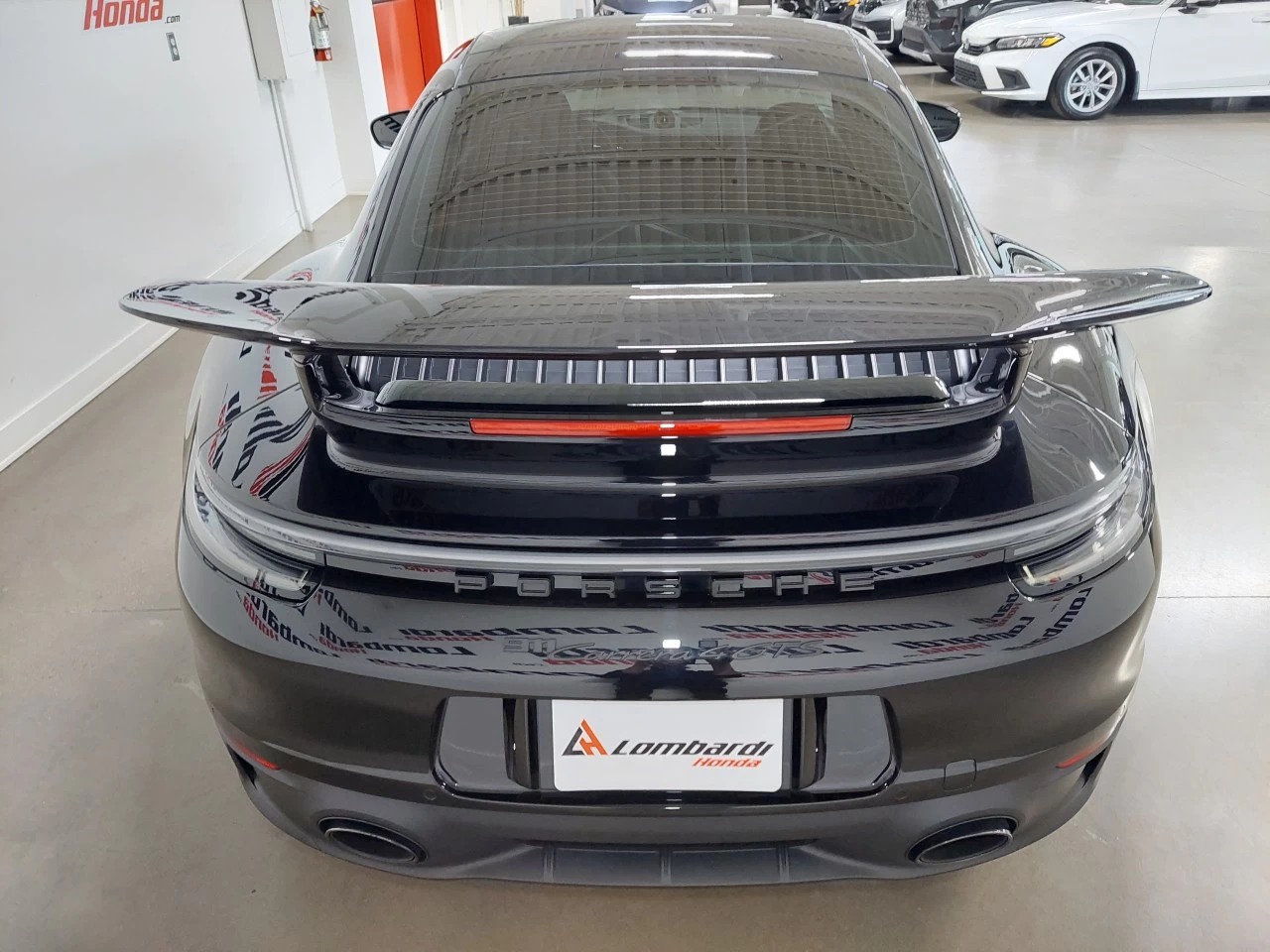 2024 Porsche 911
                                                    CARRERA 4 GTS Image principale