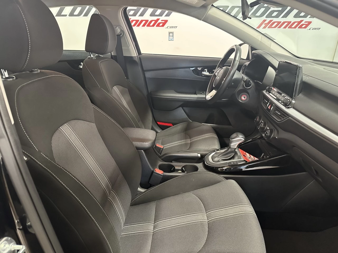 2023 Kia Forte EX Image principale
