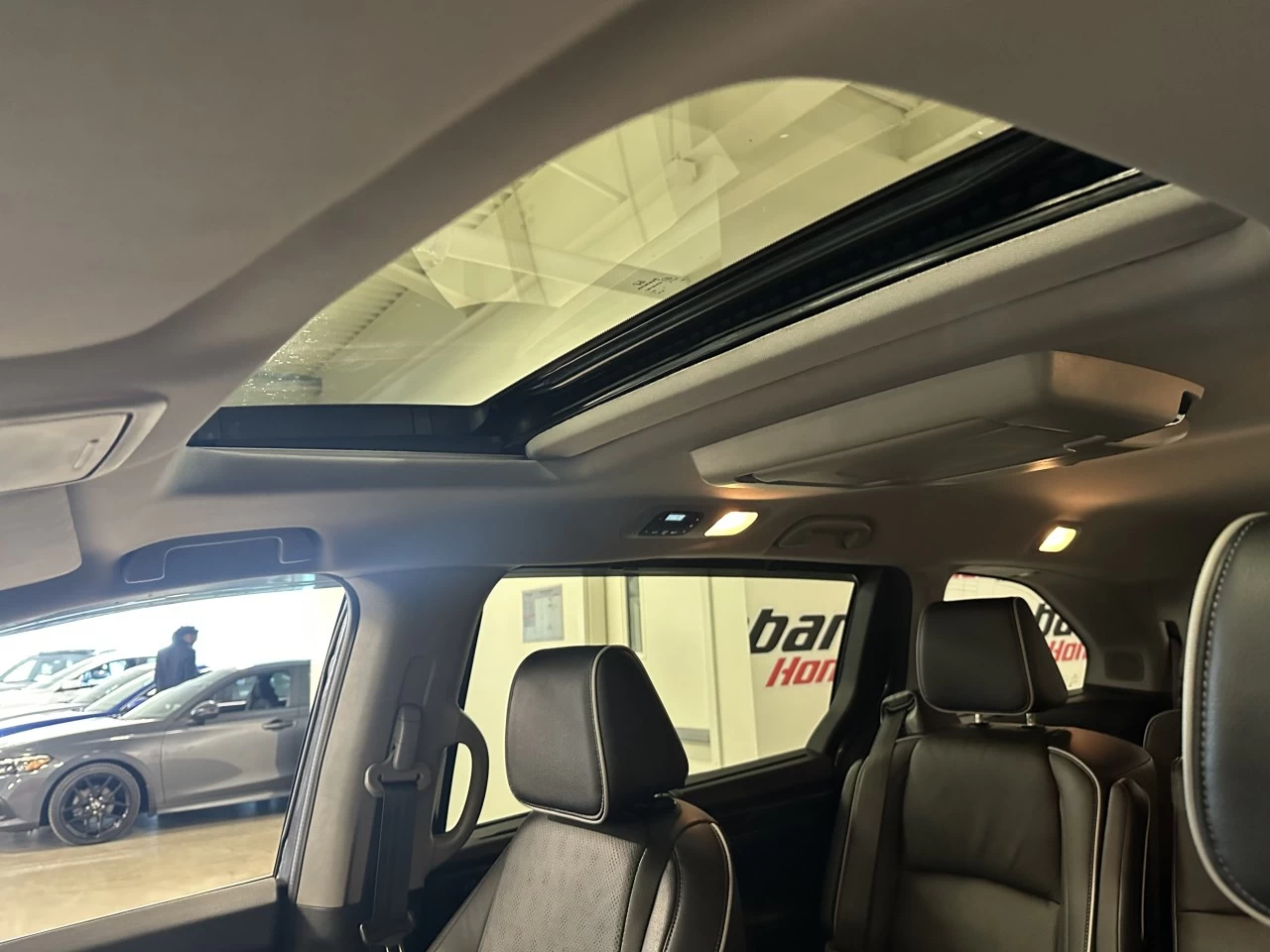 2023 Honda Odyssey Touring Image principale