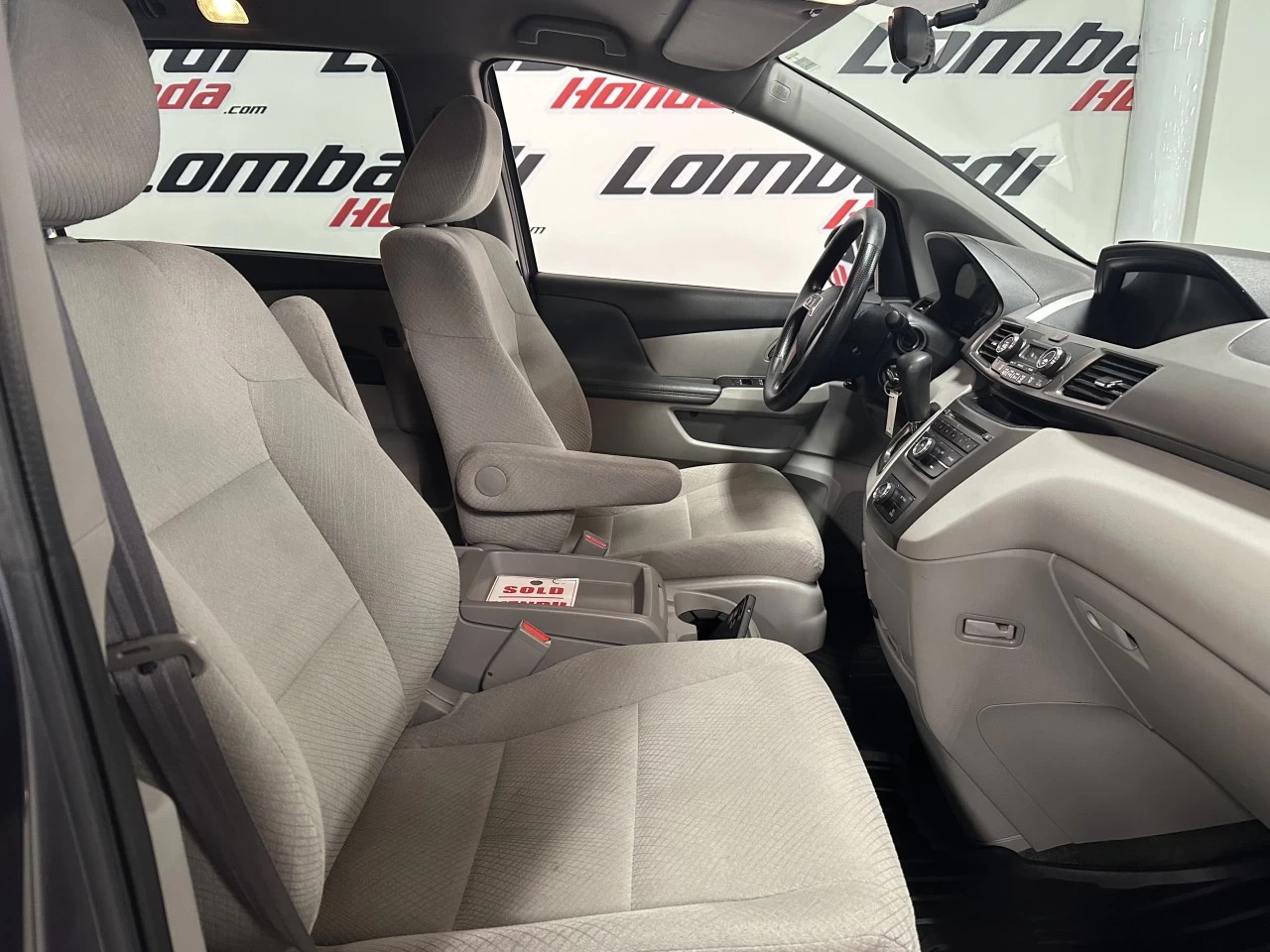 2016 Honda Odyssey SE Image principale