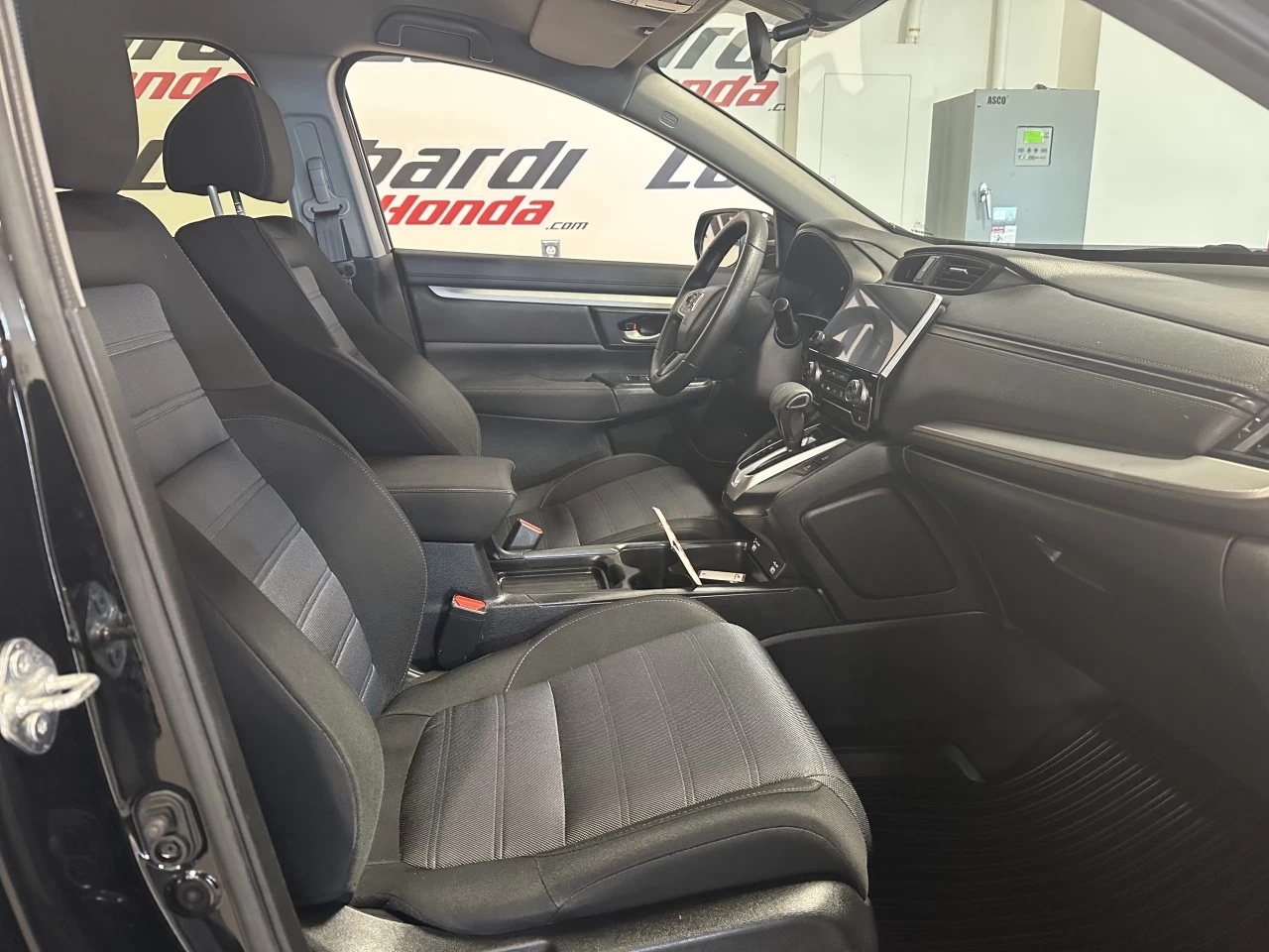 2021 Honda CR-V
                                                    LX Image principale