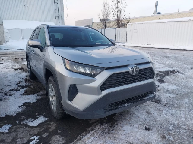 Toyota RAV4 LE 2021