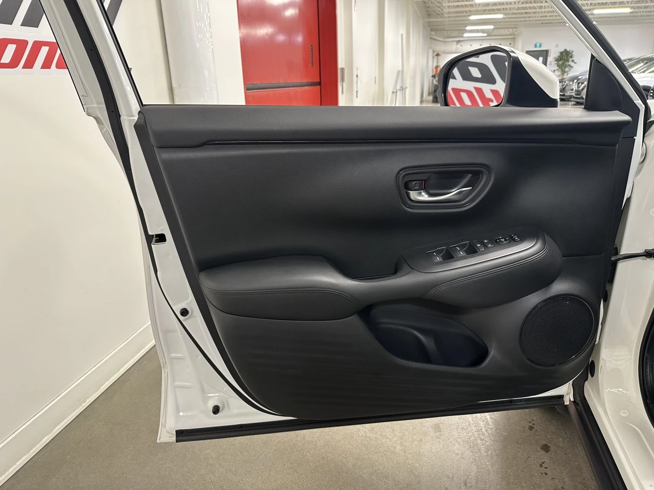 2024 Honda HR-V LX-B Main Image