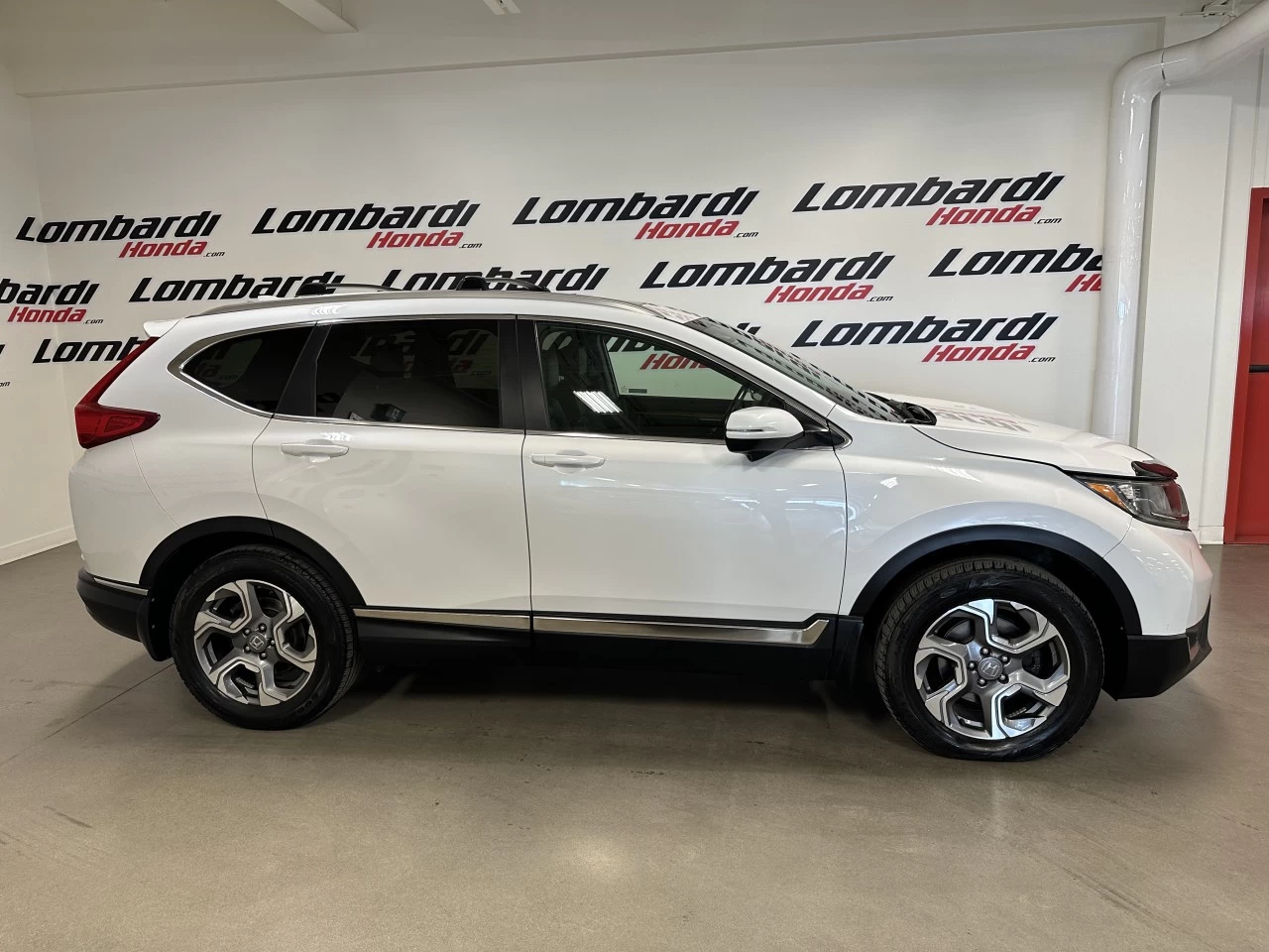 2019 Honda CR-V EX-L https://www.lombardihonda.com/resize/b990ff35b810a3abc0cc817b2ca24889-1