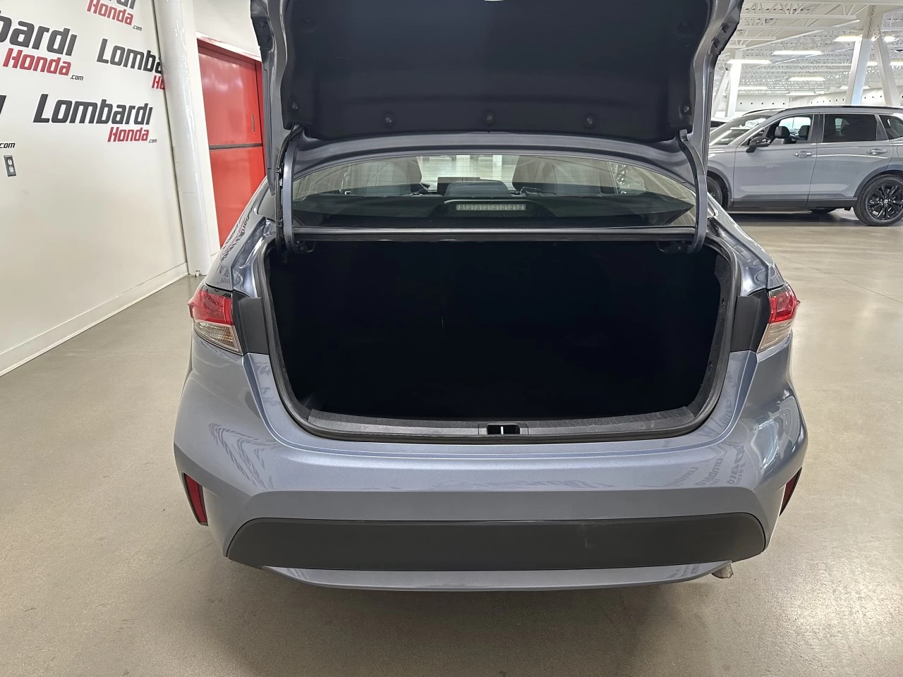 2022 Toyota Corolla
                                                    LE Main Image