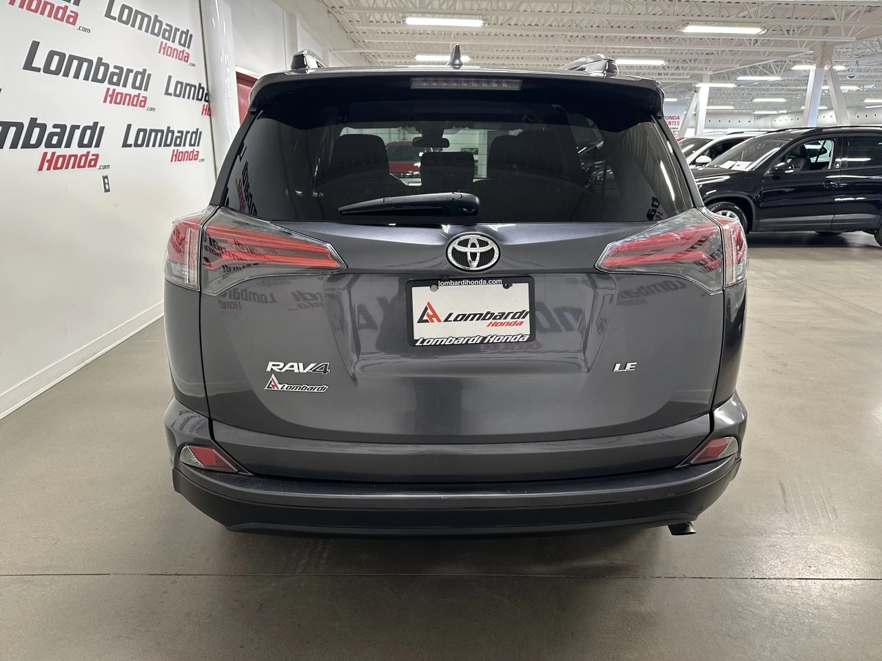 2017 Toyota RAV4 LE Image principale