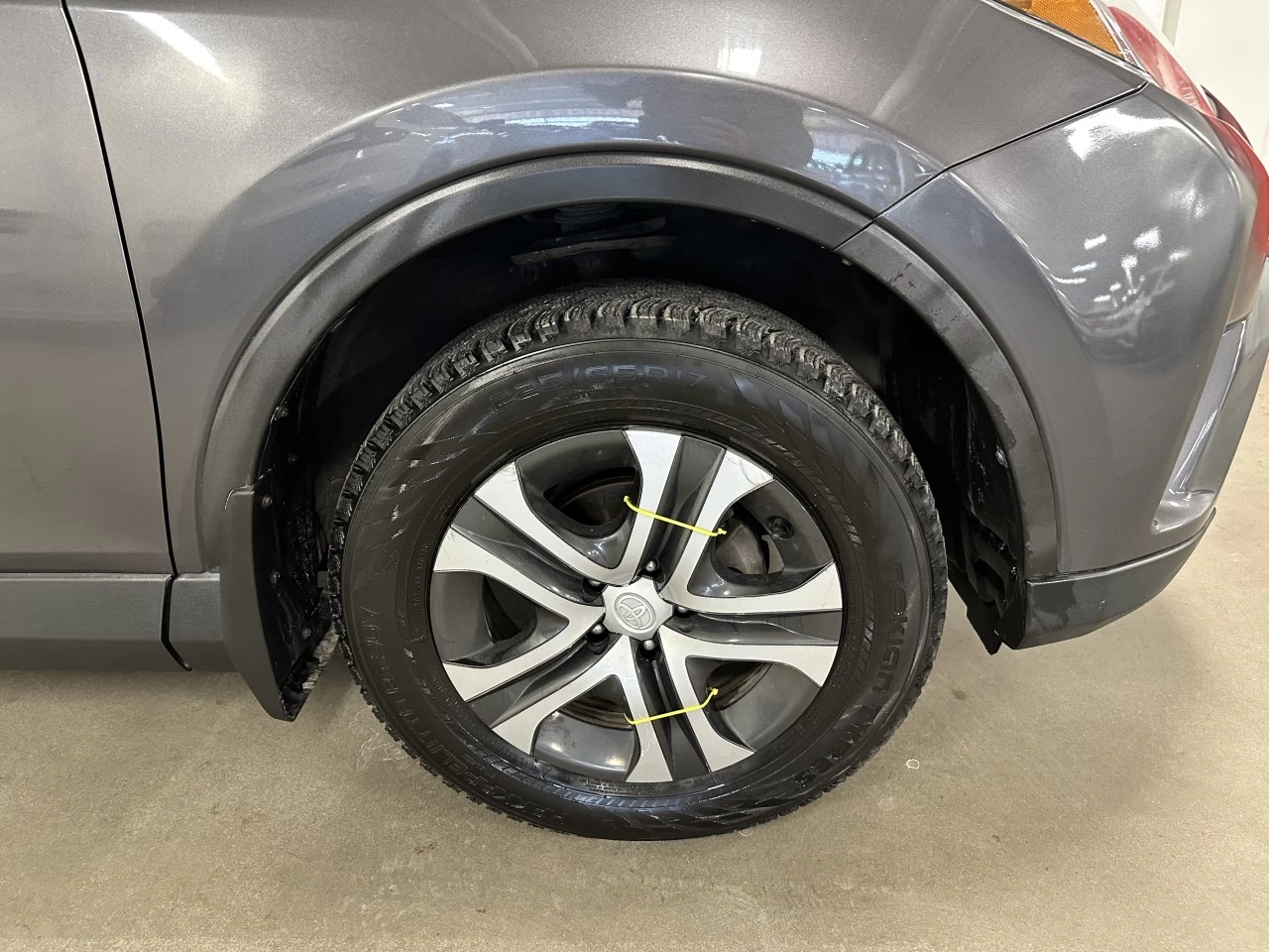 2017 Toyota RAV4 LE Image principale