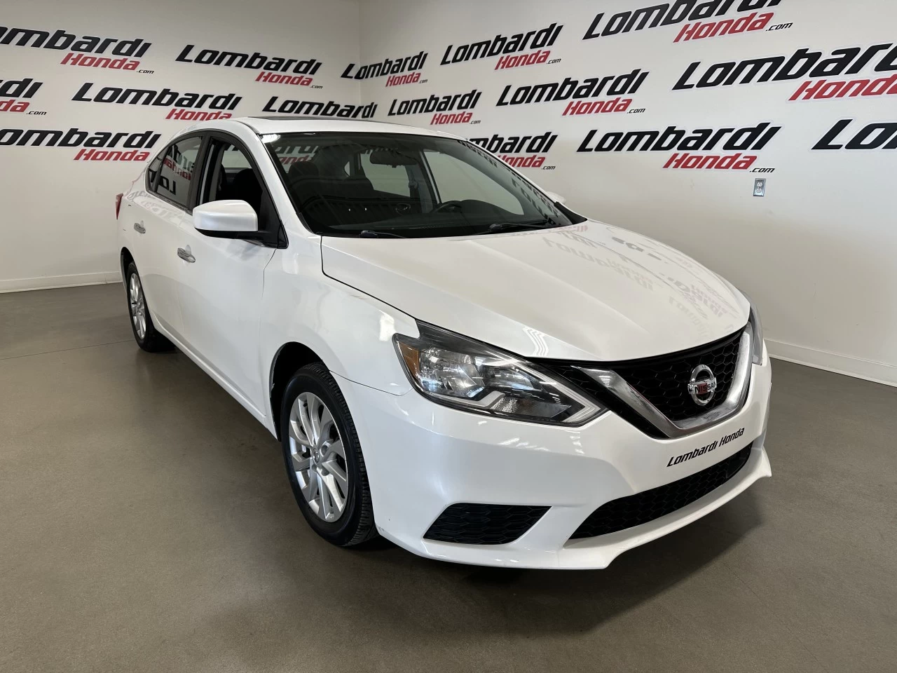2018 Nissan Sentra
                                                    SV Image principale