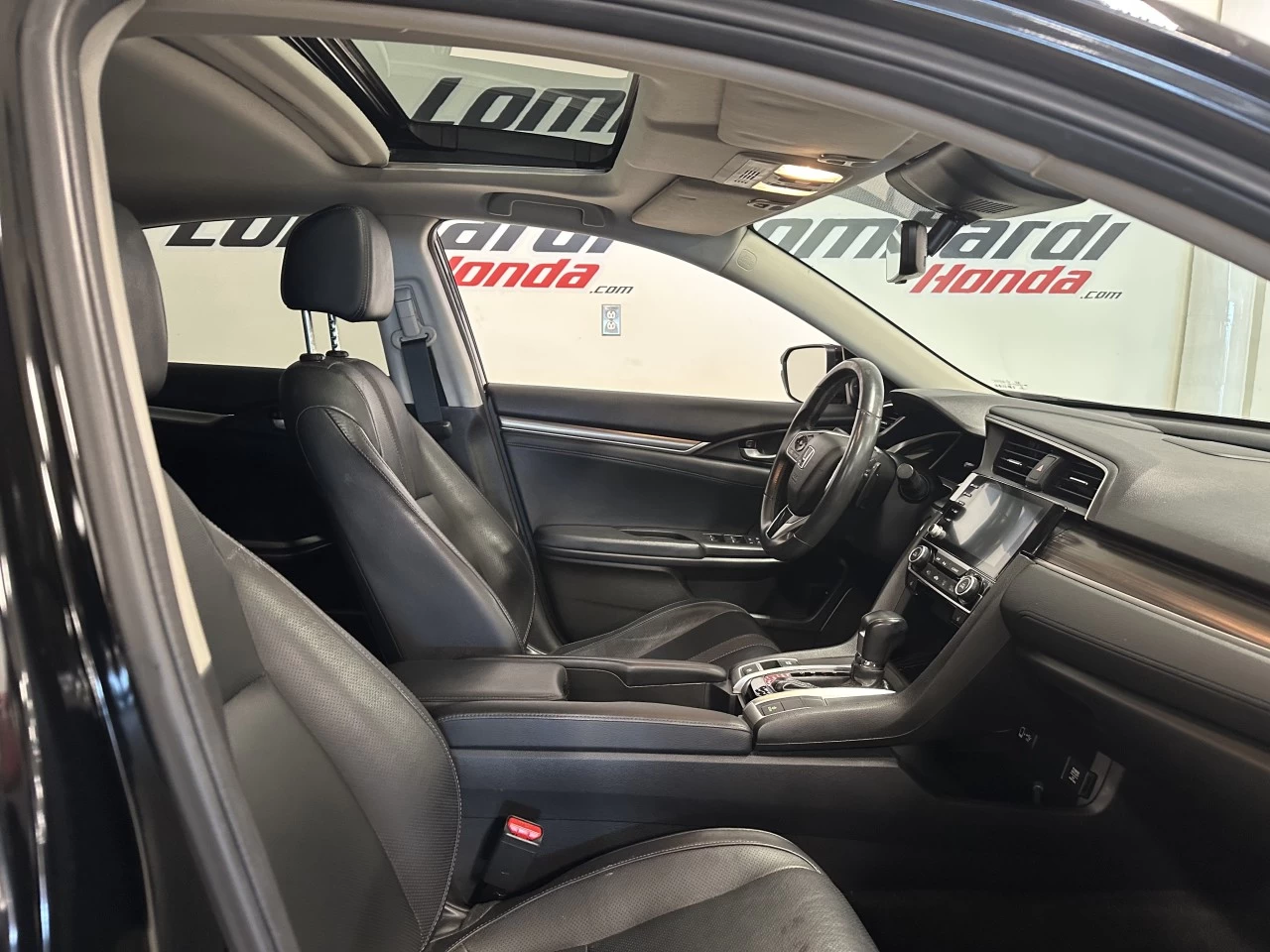 2020 Honda Civic
                                                    Touring Main Image