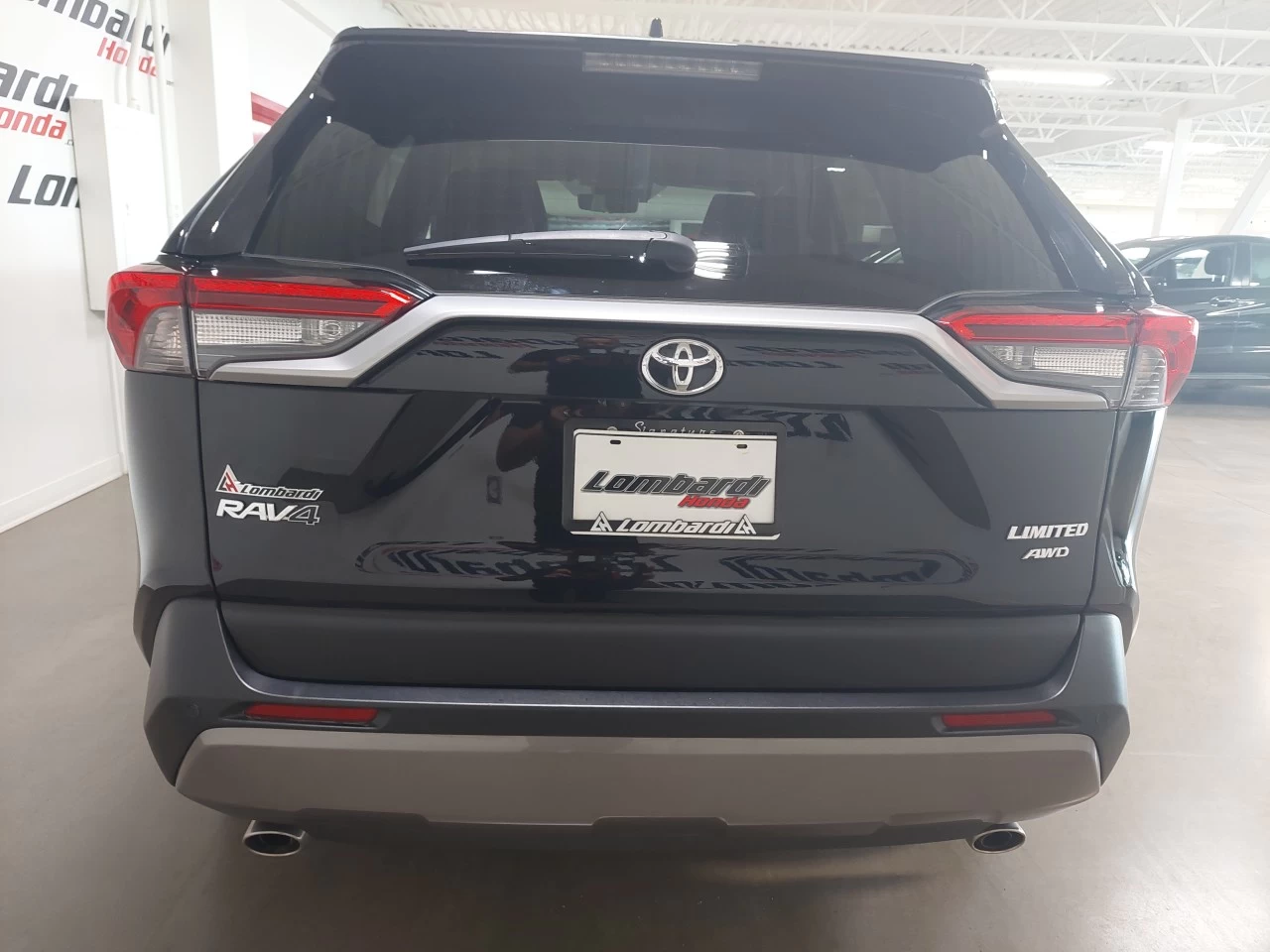 2020 Toyota RAV4
                                                    LIMITED Image principale