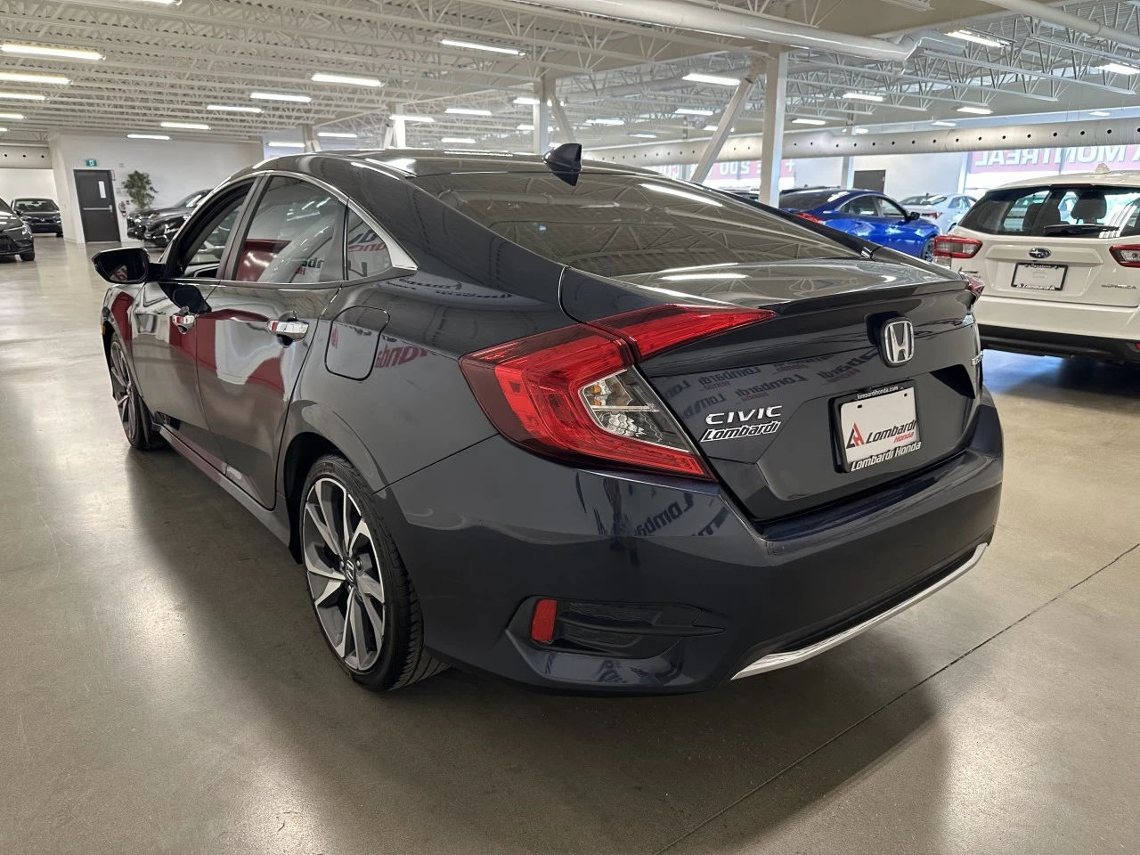 2019 Honda Civic
                                                    Touring Main Image