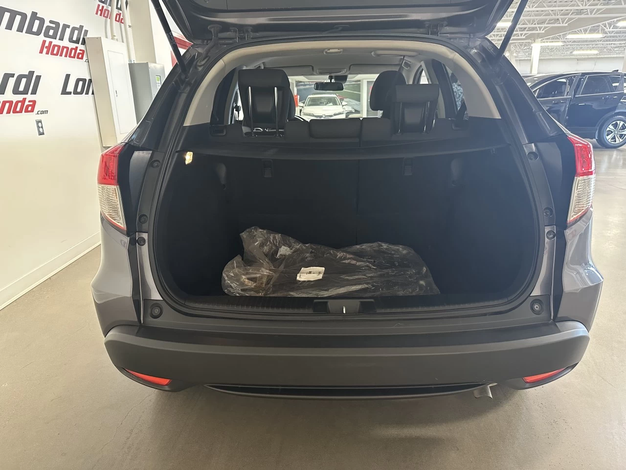 2021 Honda HR-V LX https://www.lombardihonda.com/resize/b990ff35b810a3abc0cc817b2ca24889-1
