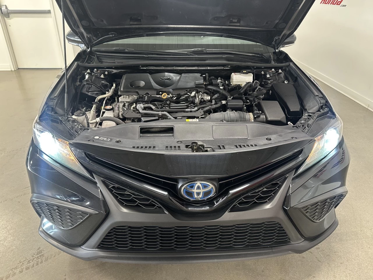 2023 Toyota Camry Hybrid Main Image