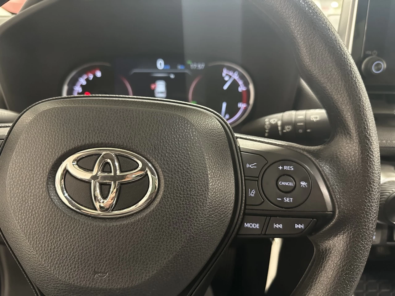 2024 Toyota RAV4 LE Image principale