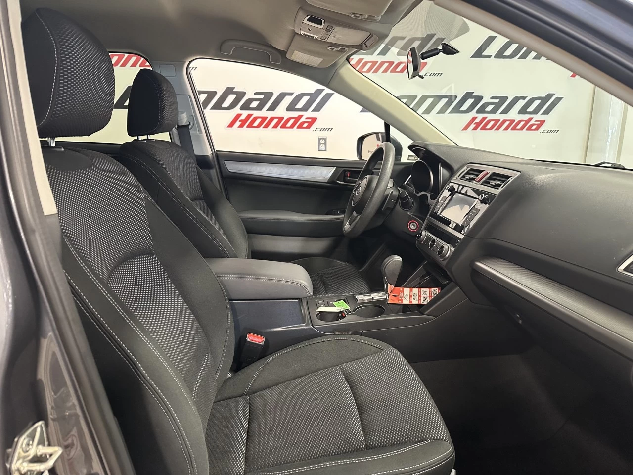 2018 Subaru Outback
                                                    2.5i Image principale