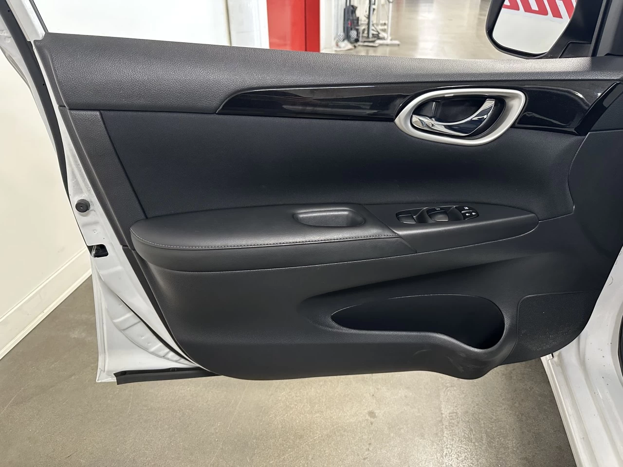 2018 Nissan Sentra
                                                    SV Image principale