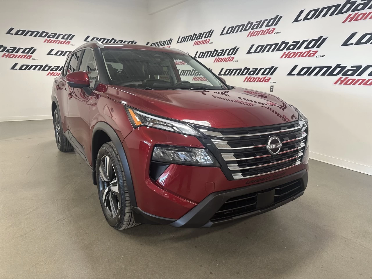 2025 Nissan Rogue SV Main Image