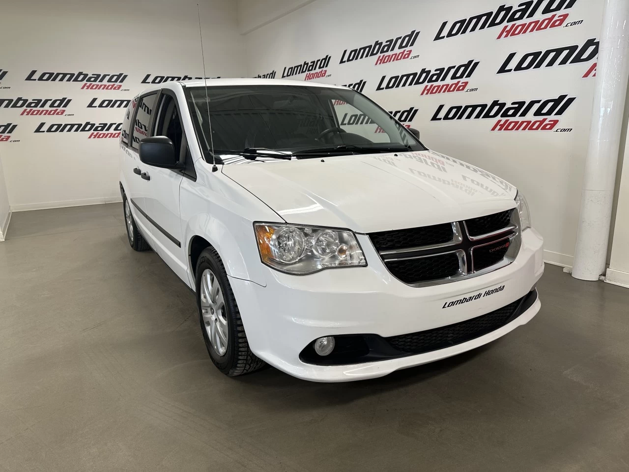 2017 Dodge Grand Caravan Canada Value Package Main Image