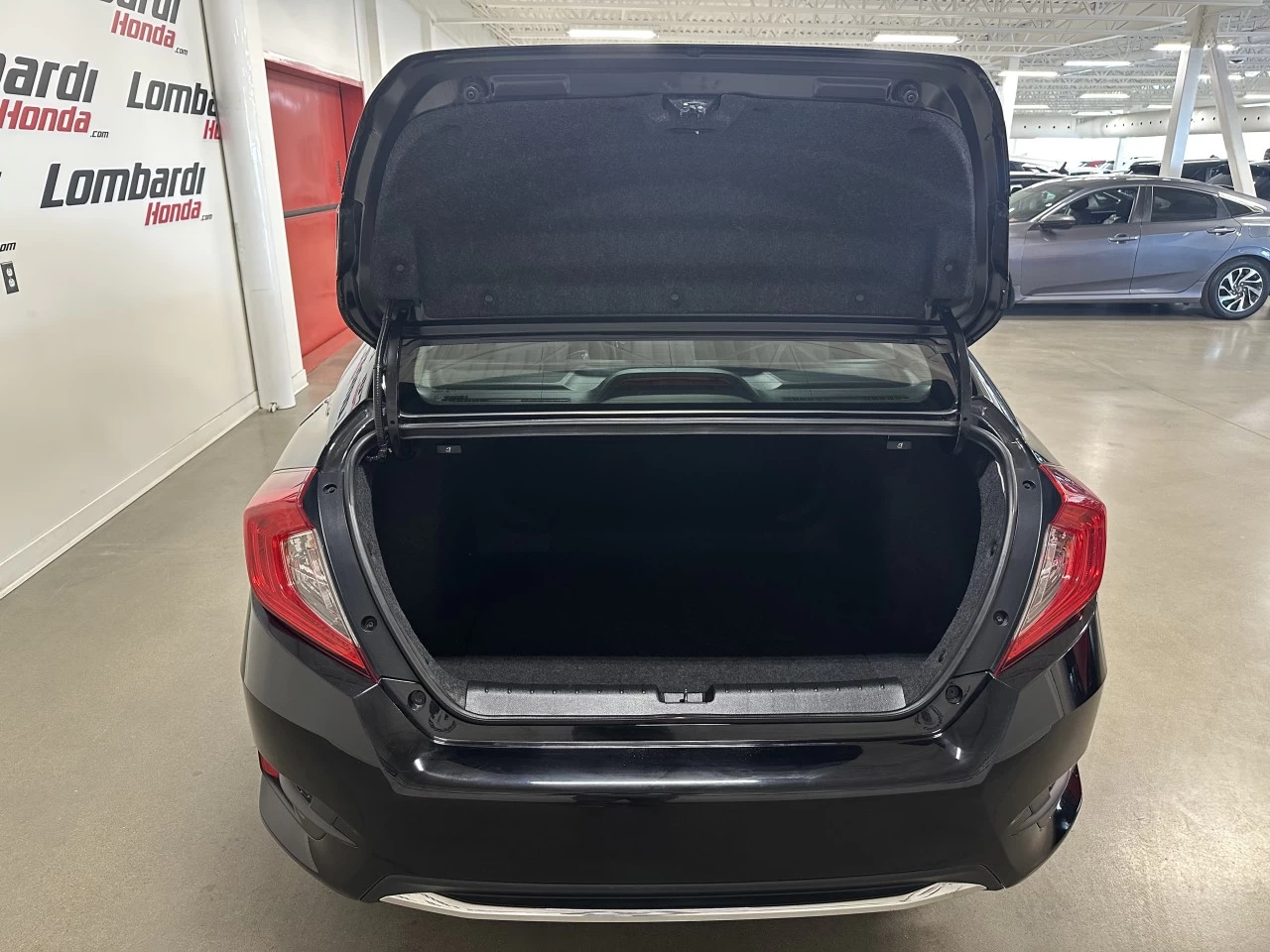 2021 Honda Civic
                                                    EX Main Image