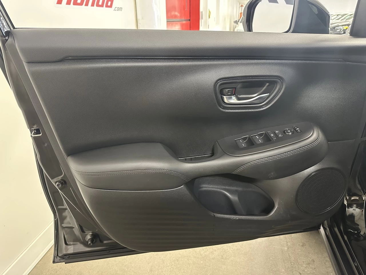 2024 Honda HR-V LX-B Main Image