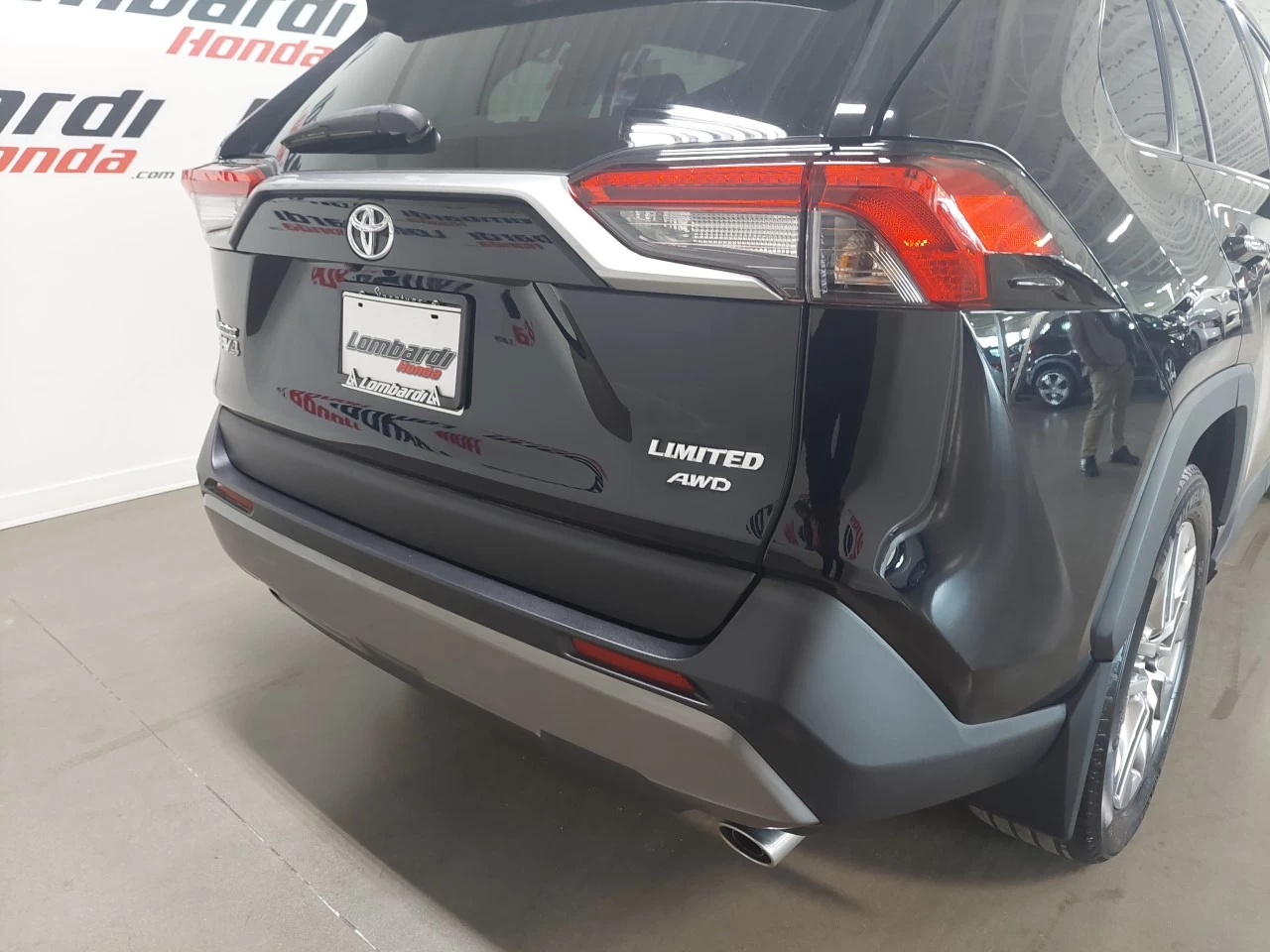 2020 Toyota RAV4
                                                    LIMITED Image principale