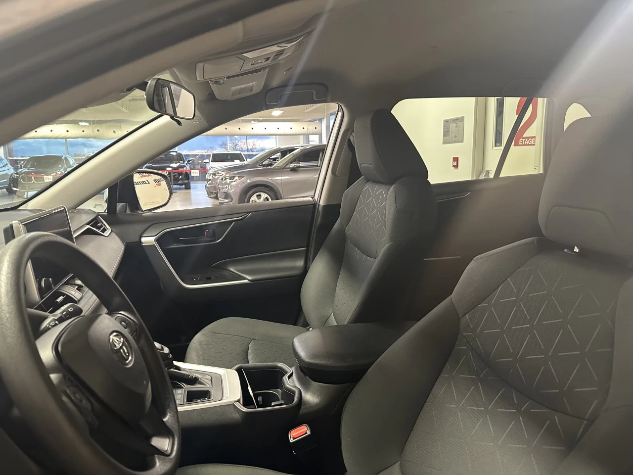 2024 Toyota RAV4 LE Image principale