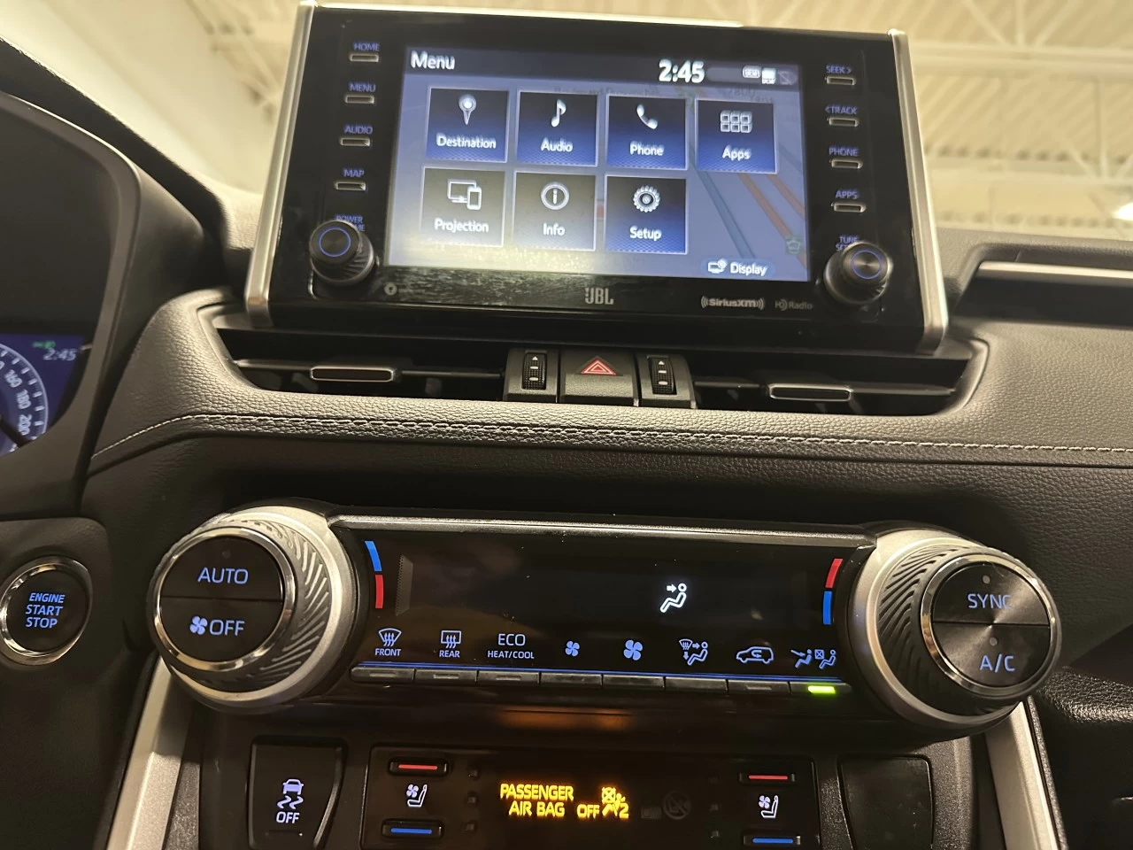 2021 Toyota RAV4
                                                    Limited Image principale
