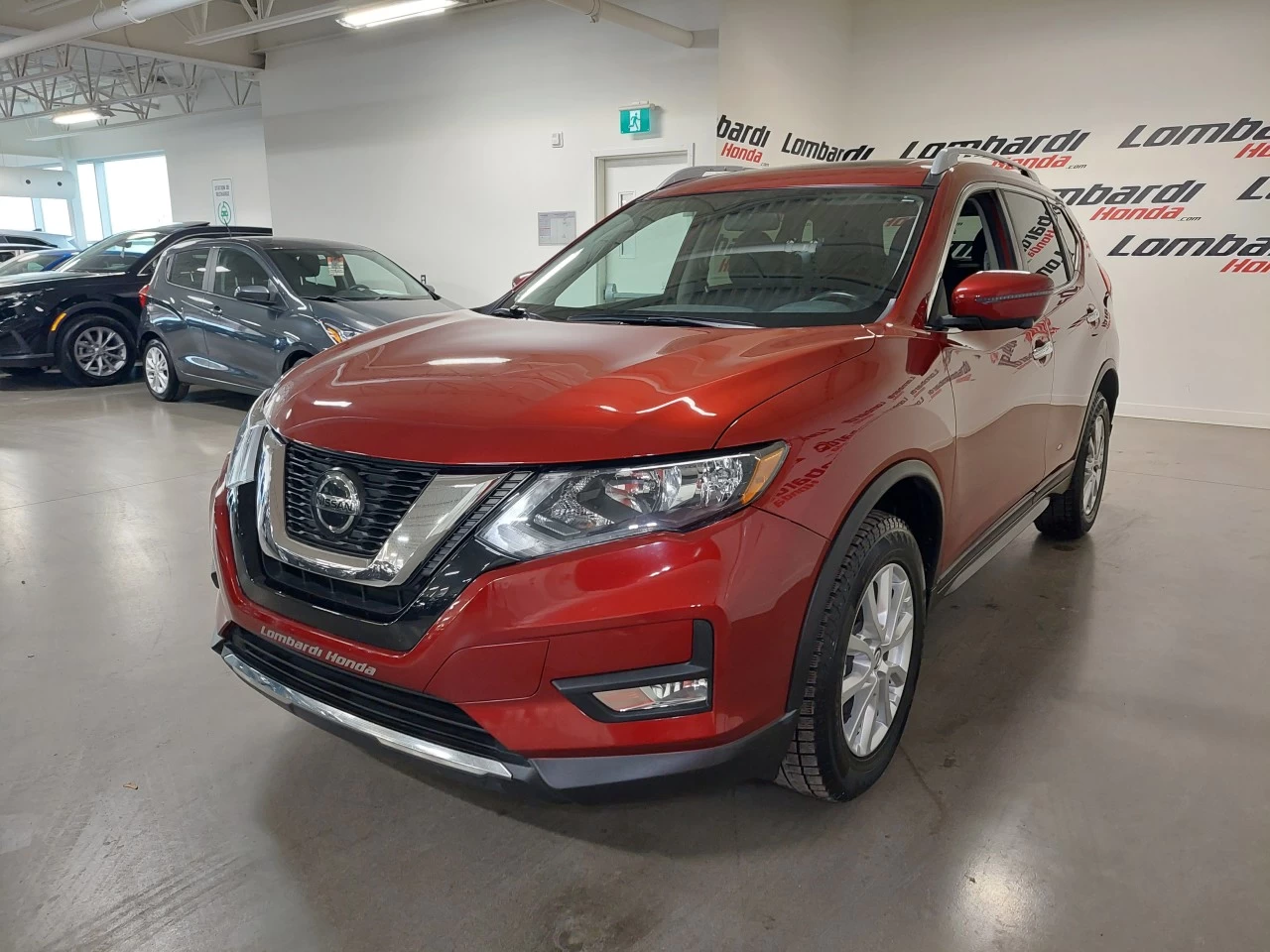 2018 Nissan Rogue
                                                    SV Main Image