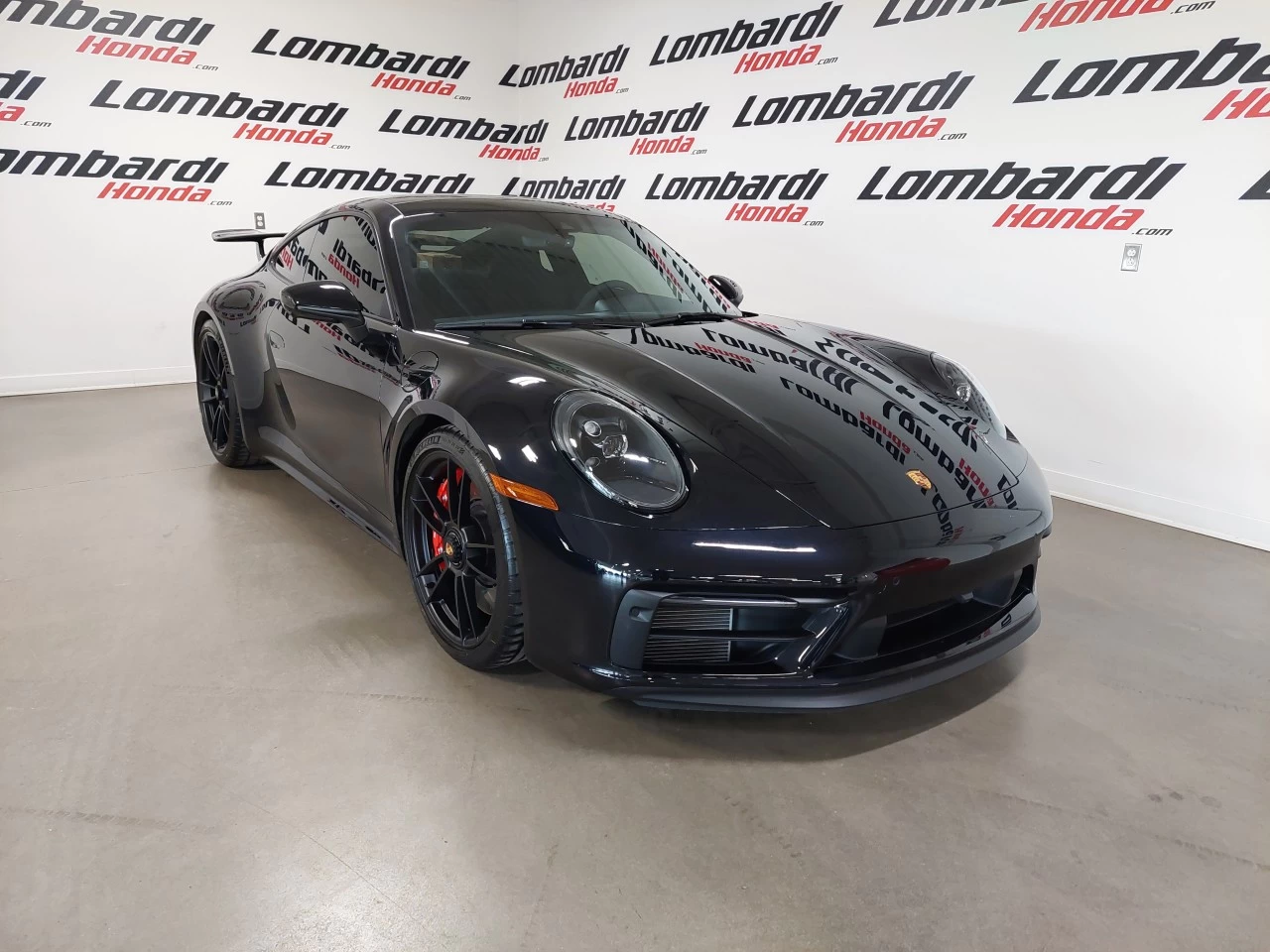 2024 Porsche 911
                                                    CARRERA 4 GTS Image principale