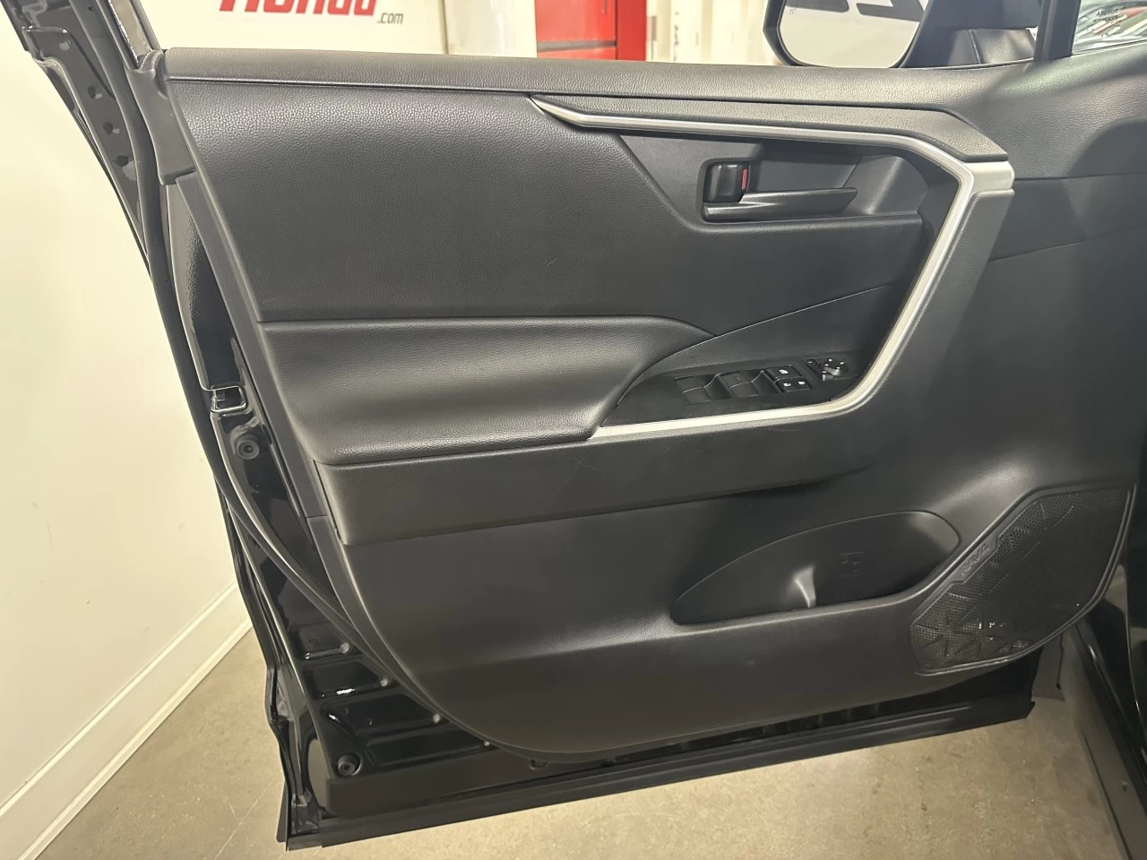 2024 Toyota RAV4 LE Image principale