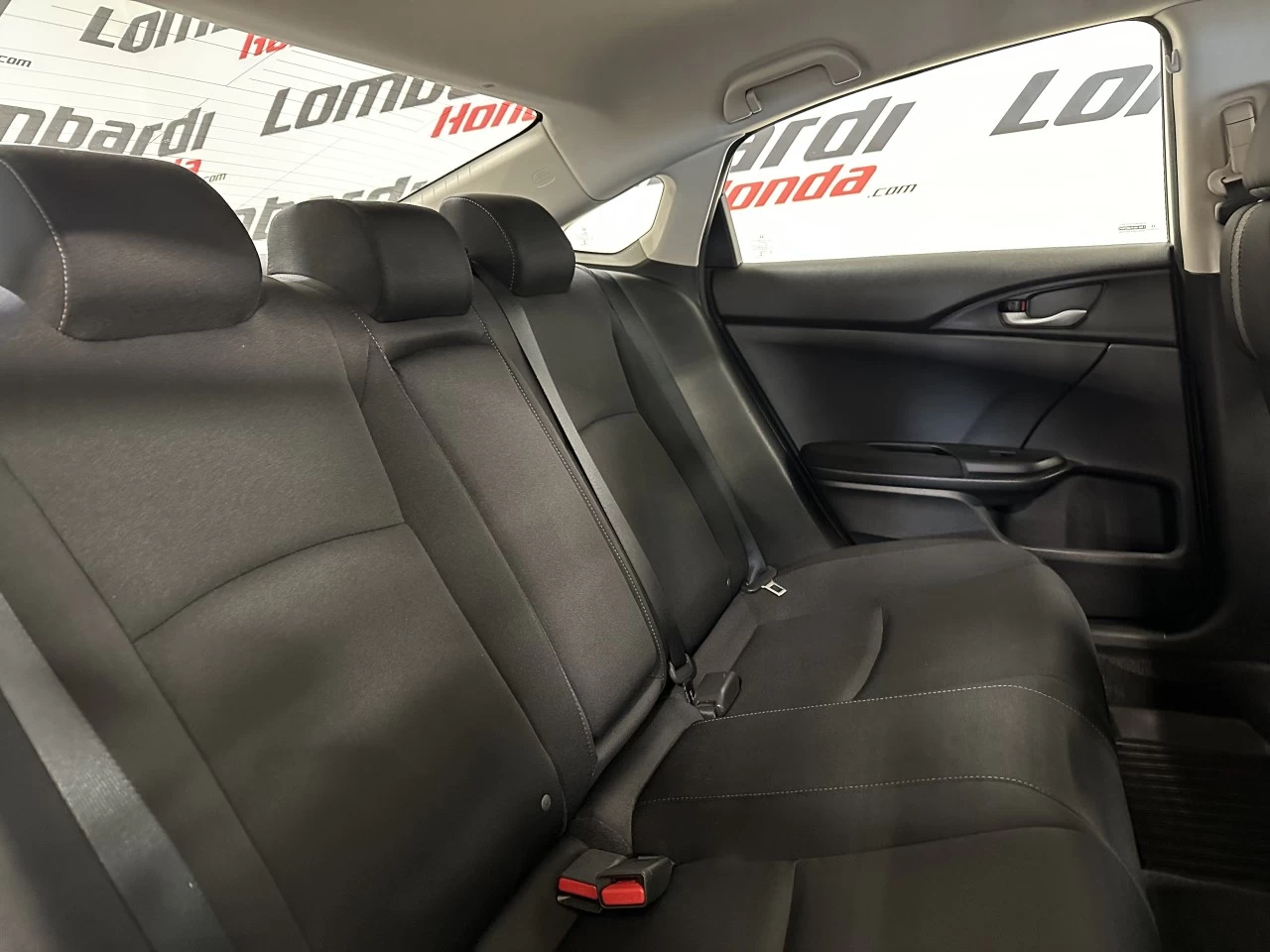 2016 Honda Civic
                                                    LX Image principale