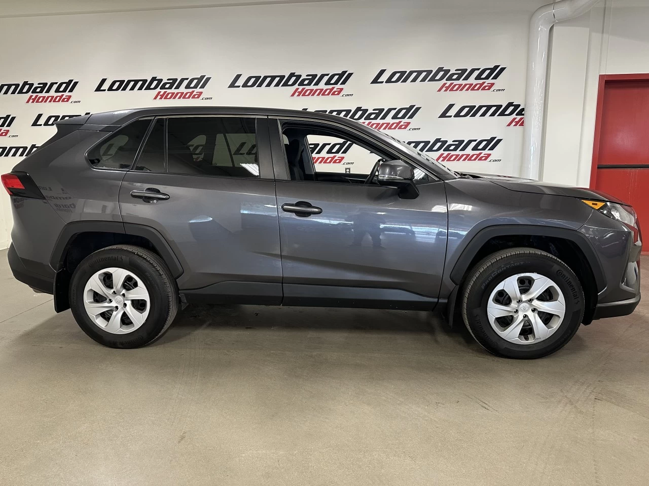 2023 Toyota RAV4 LE Image principale