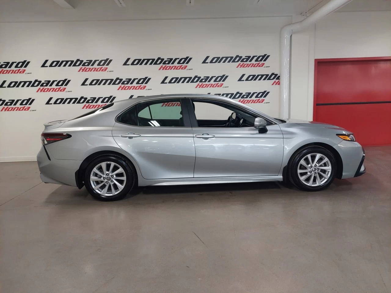 2021 Toyota Camry
                                                    SE Main Image