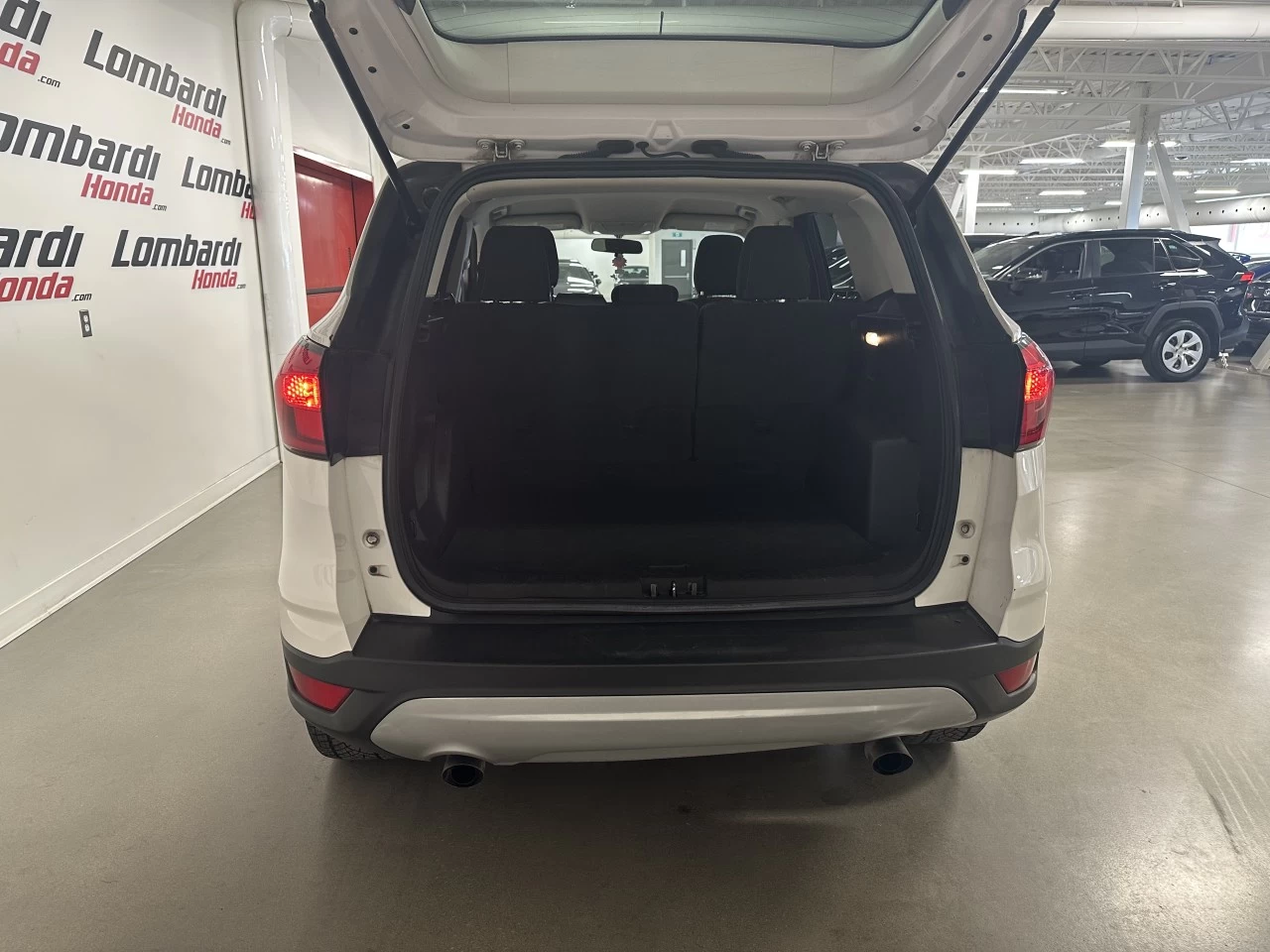 2019 Ford Escape
                                                    SE Image principale